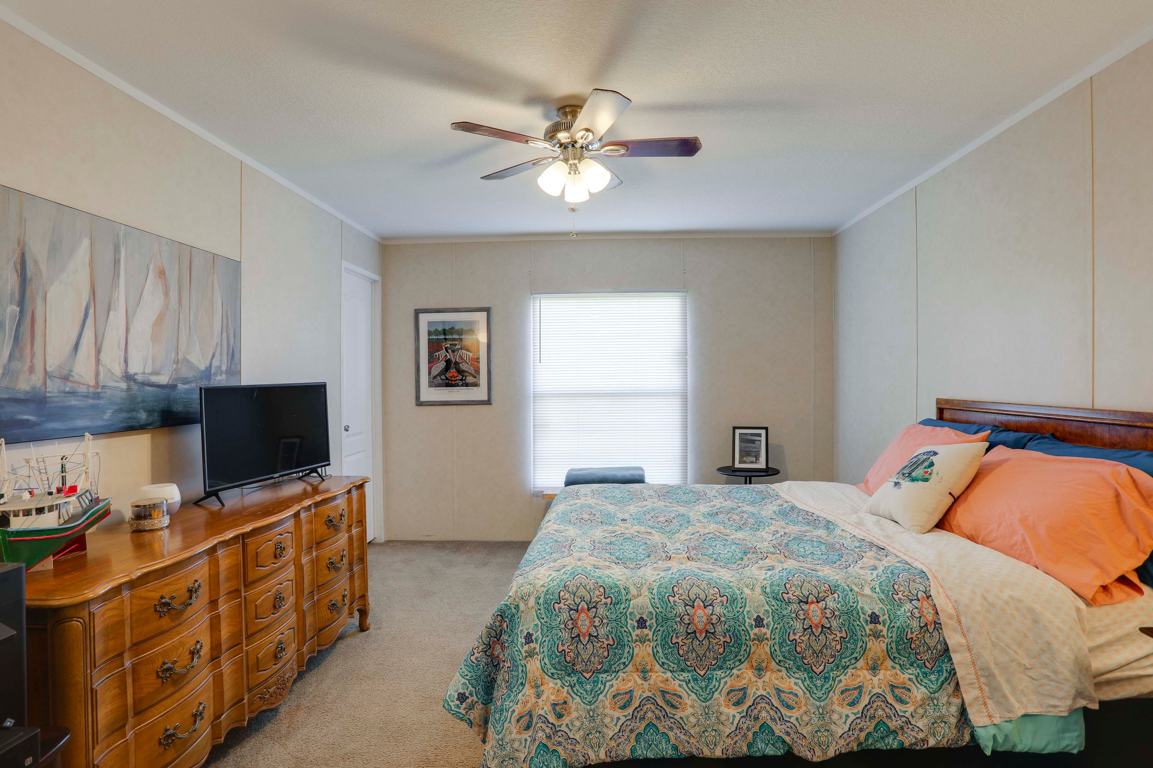 Bedroom 2 | Queen Bed