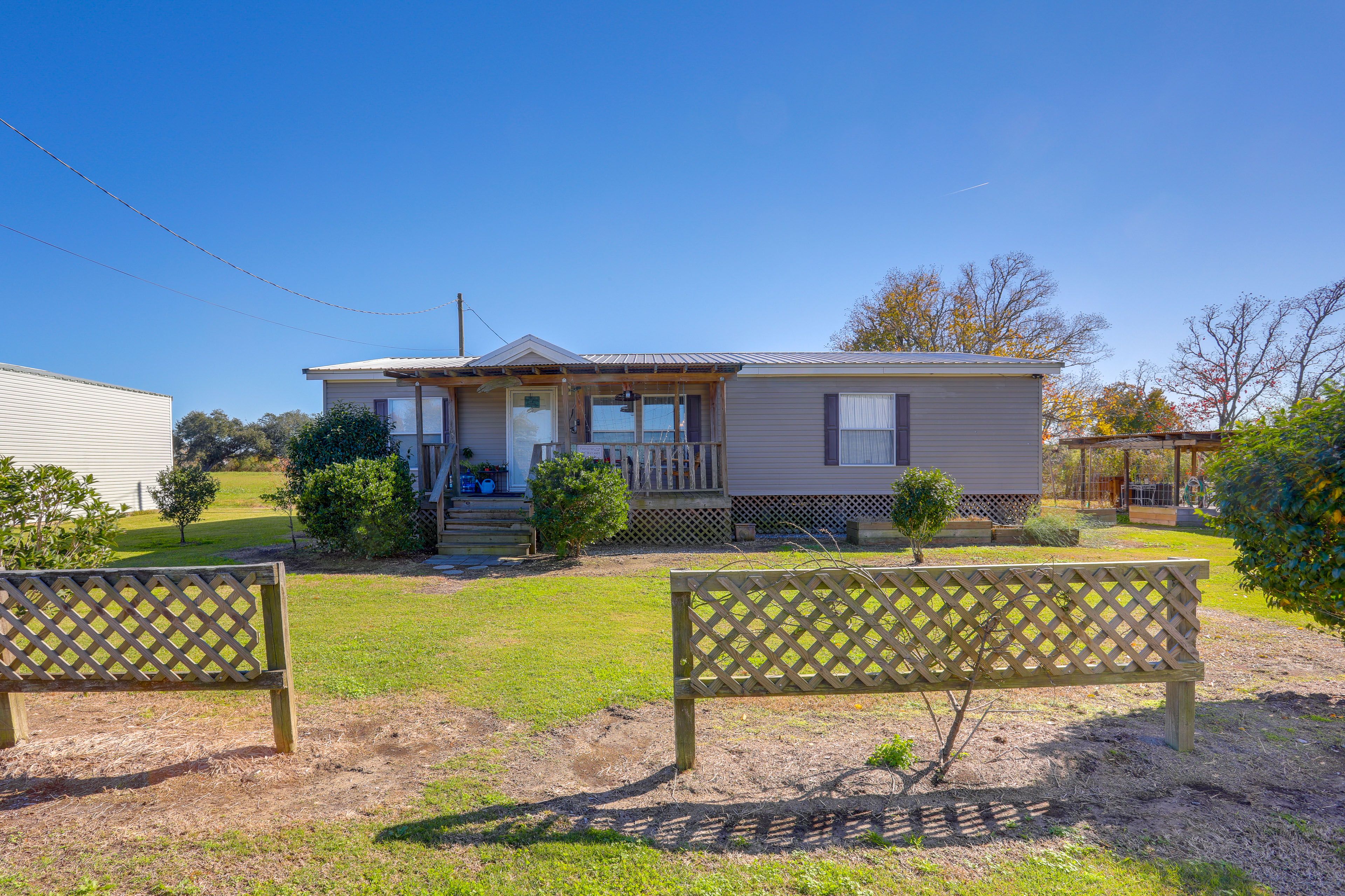 Driveway | 6 Vehicles