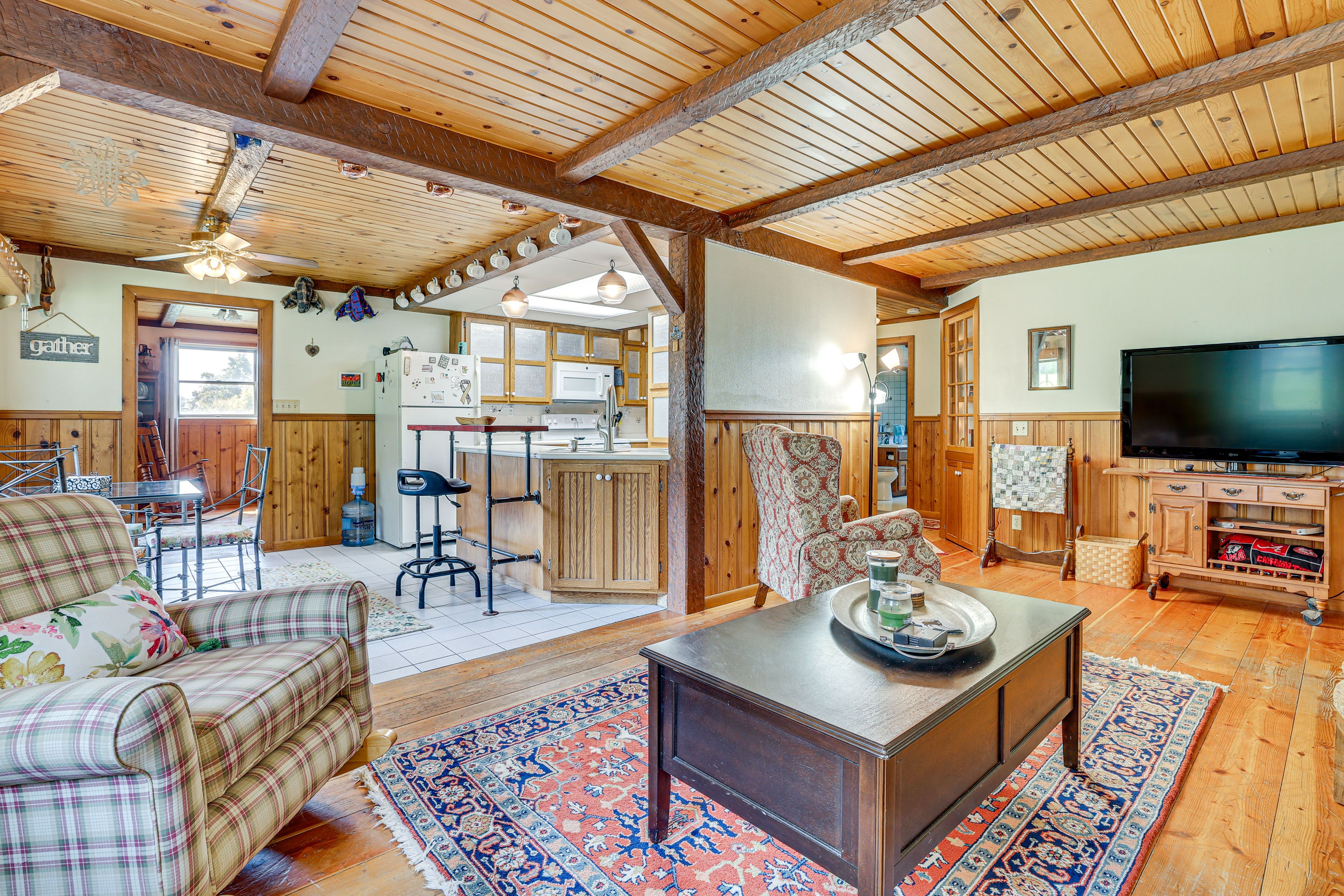 Living Space | Central Heating | Free WiFi