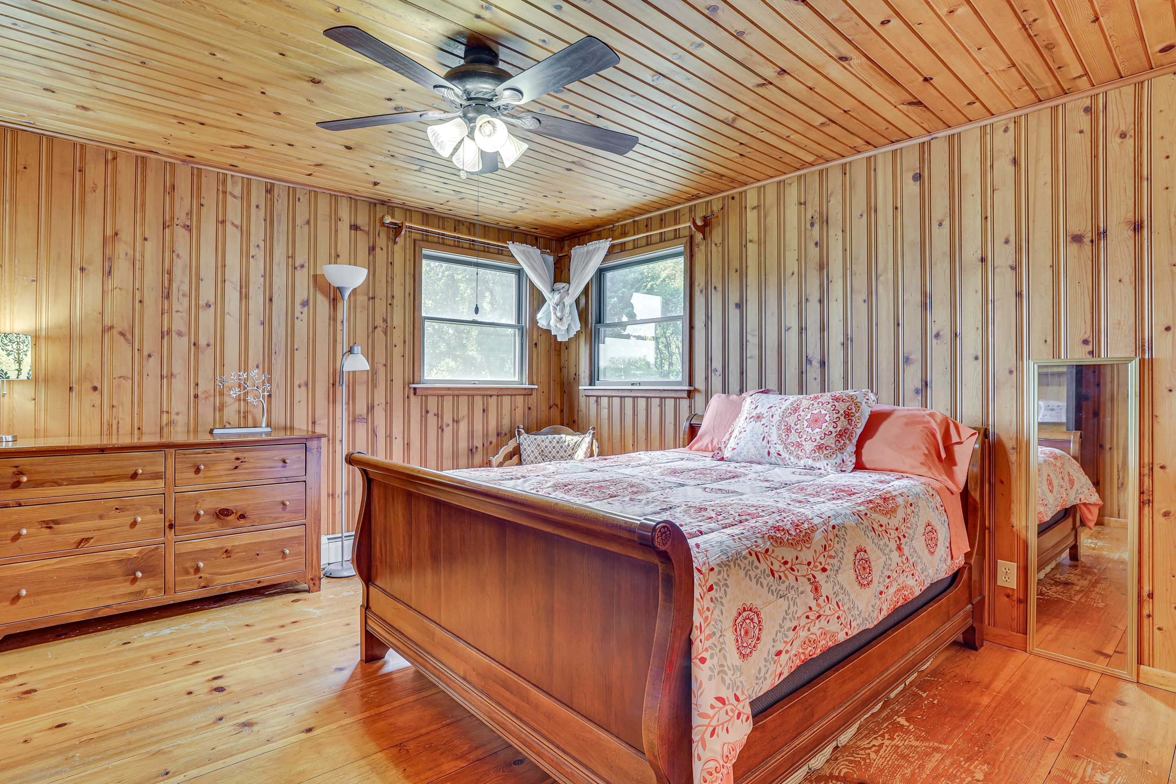 Bedroom 1 | Queen Bed | Linens Provided