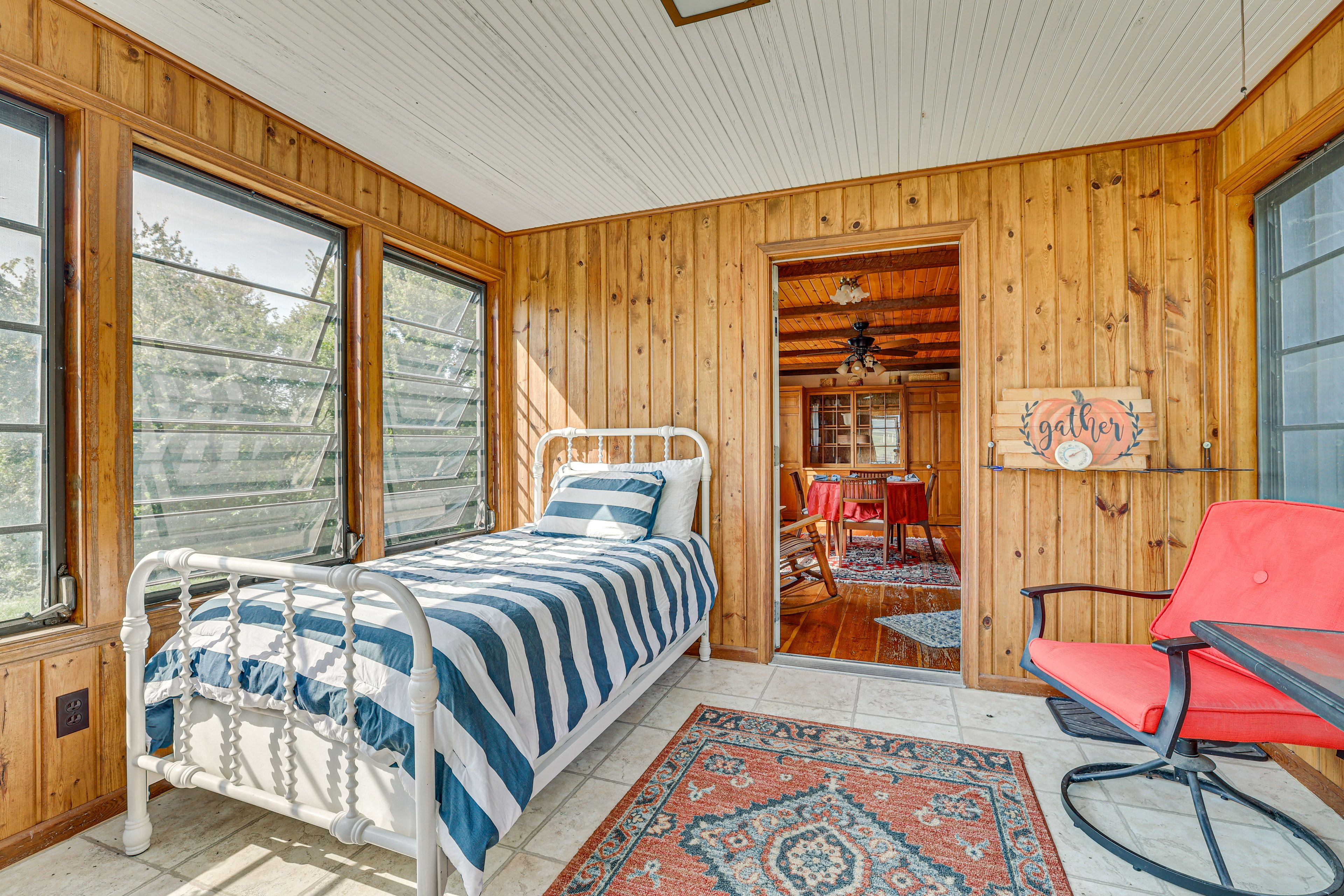 Sunroom | Twin Bed
