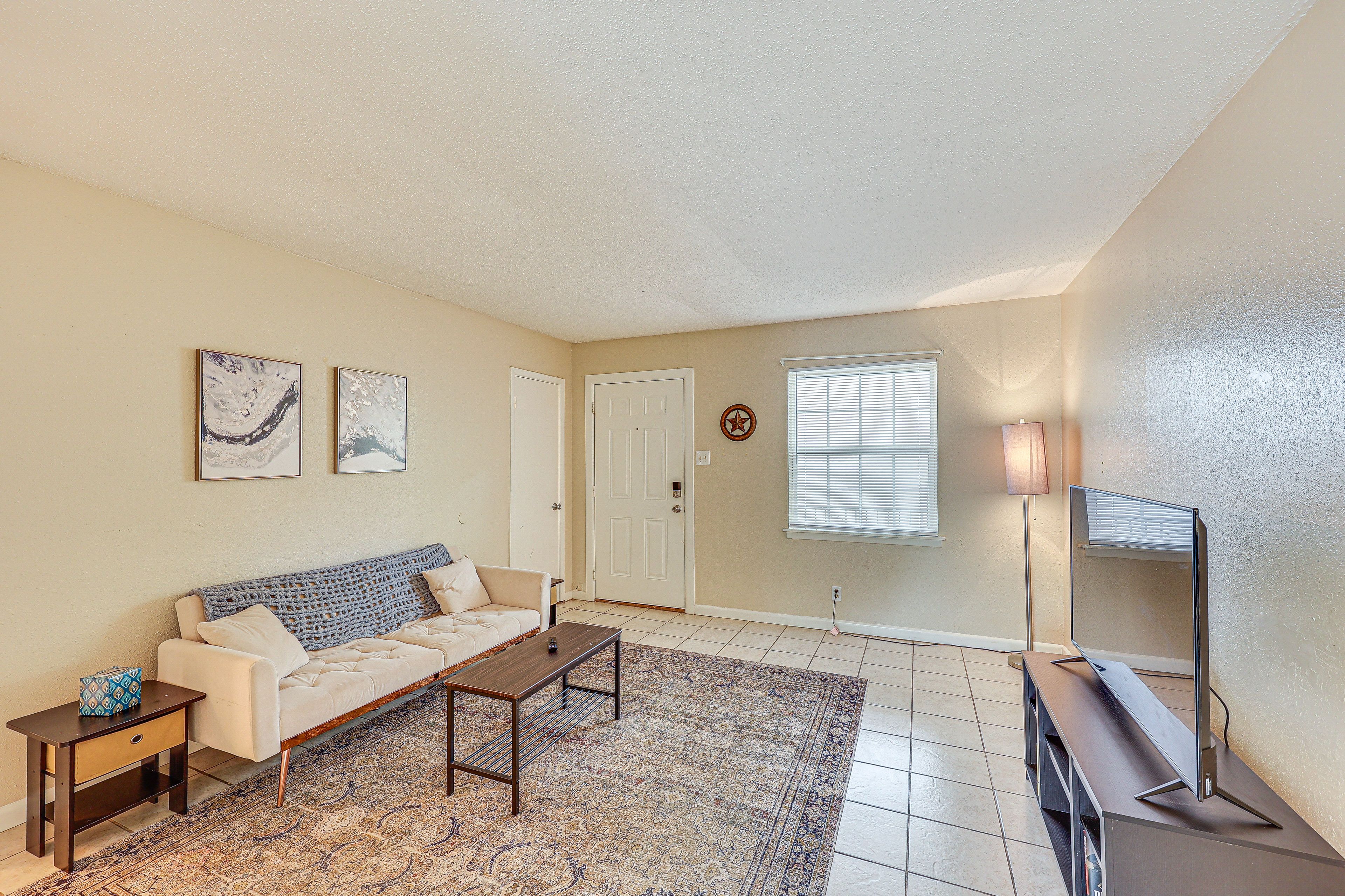 Living Room | Free WiFi | TV | Central A/C | Board Games