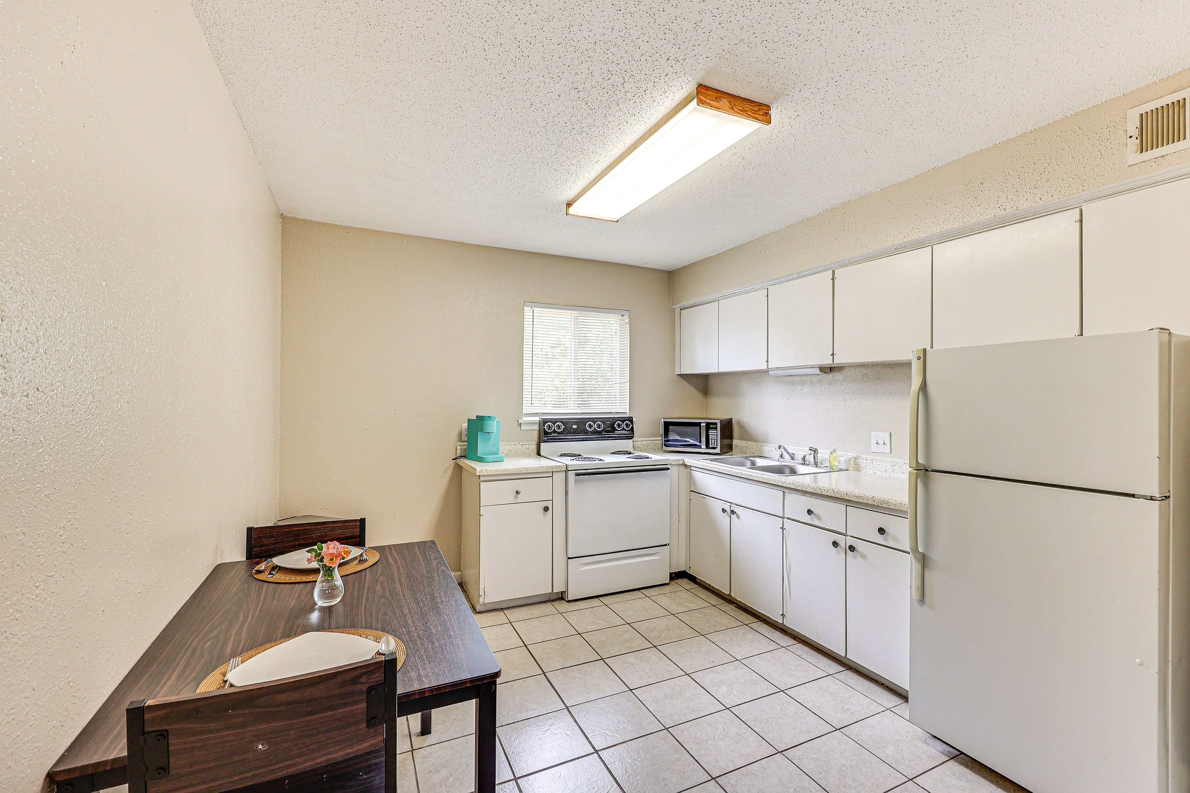 Kitchen | Keurig Coffee Maker | Dishware & Flatware | Dining Table