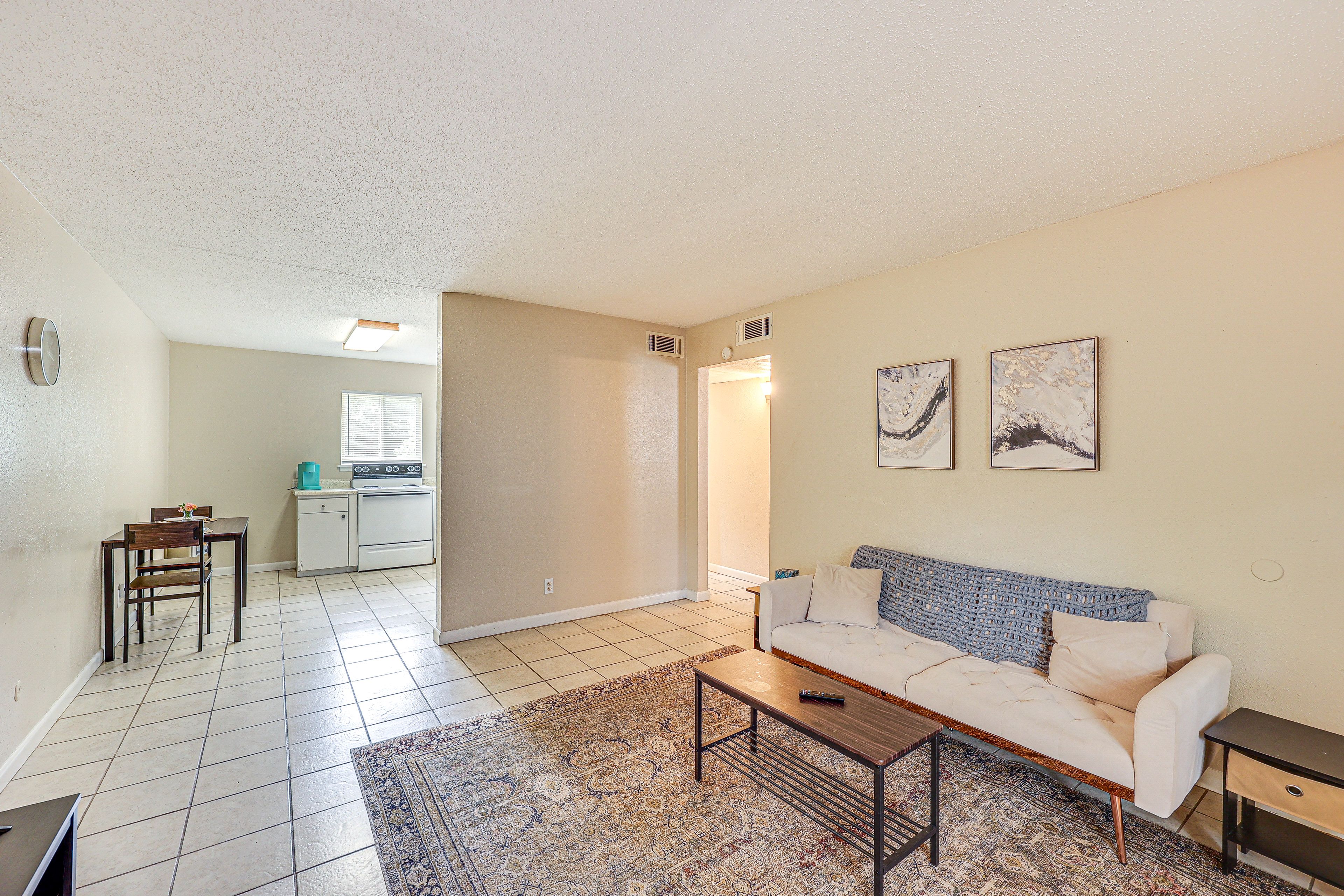 Texarkana Vacation Rental | 1BR | 1BA | 675 Sq Ft | Stairs Required