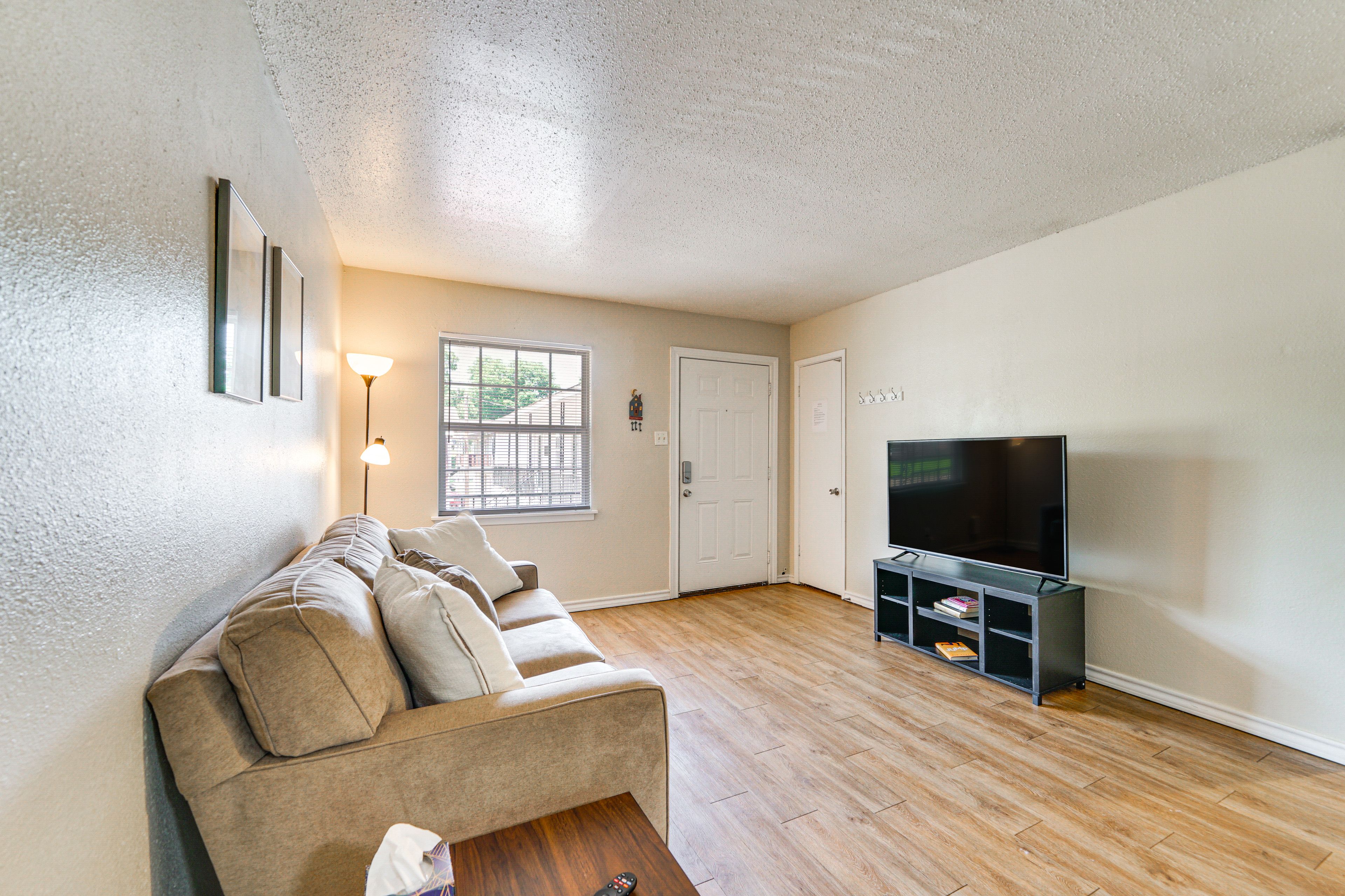 Texarkana Vacation Rental | 1BR | 1BA | 675 Sq Ft | Stairs Required
