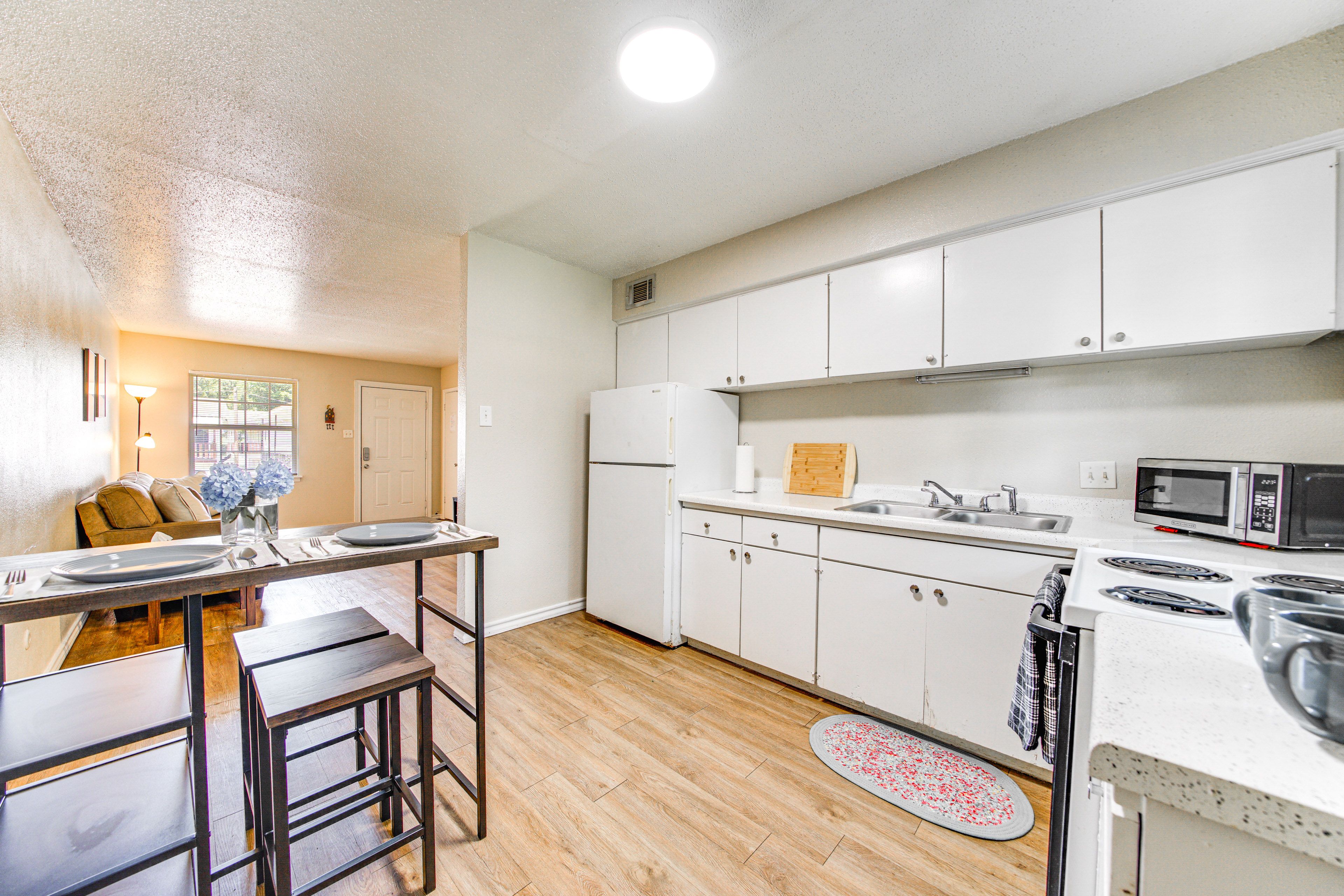 Dining Area & Kitchen | Keurig | Toaster