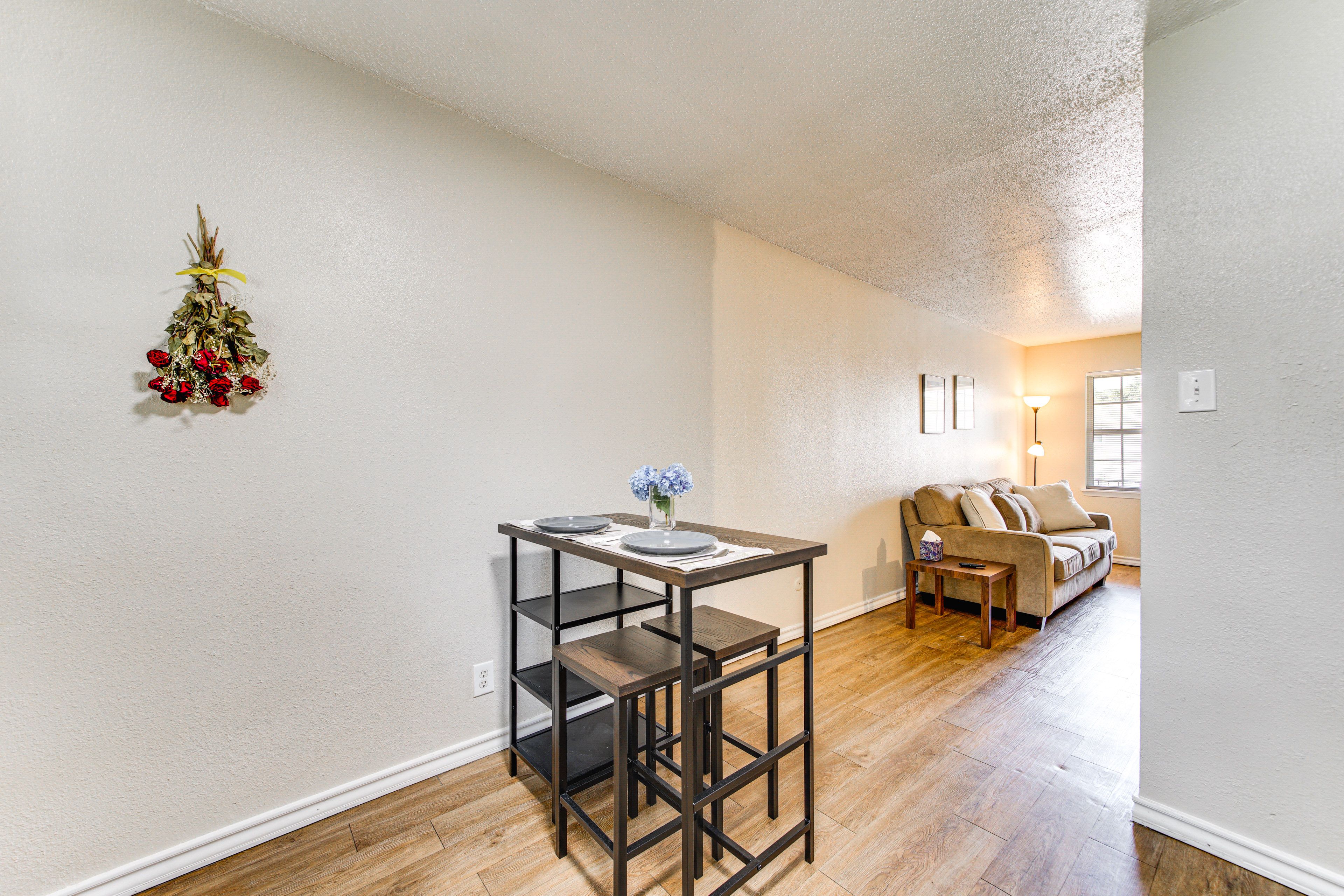 Dining Area & Kitchen