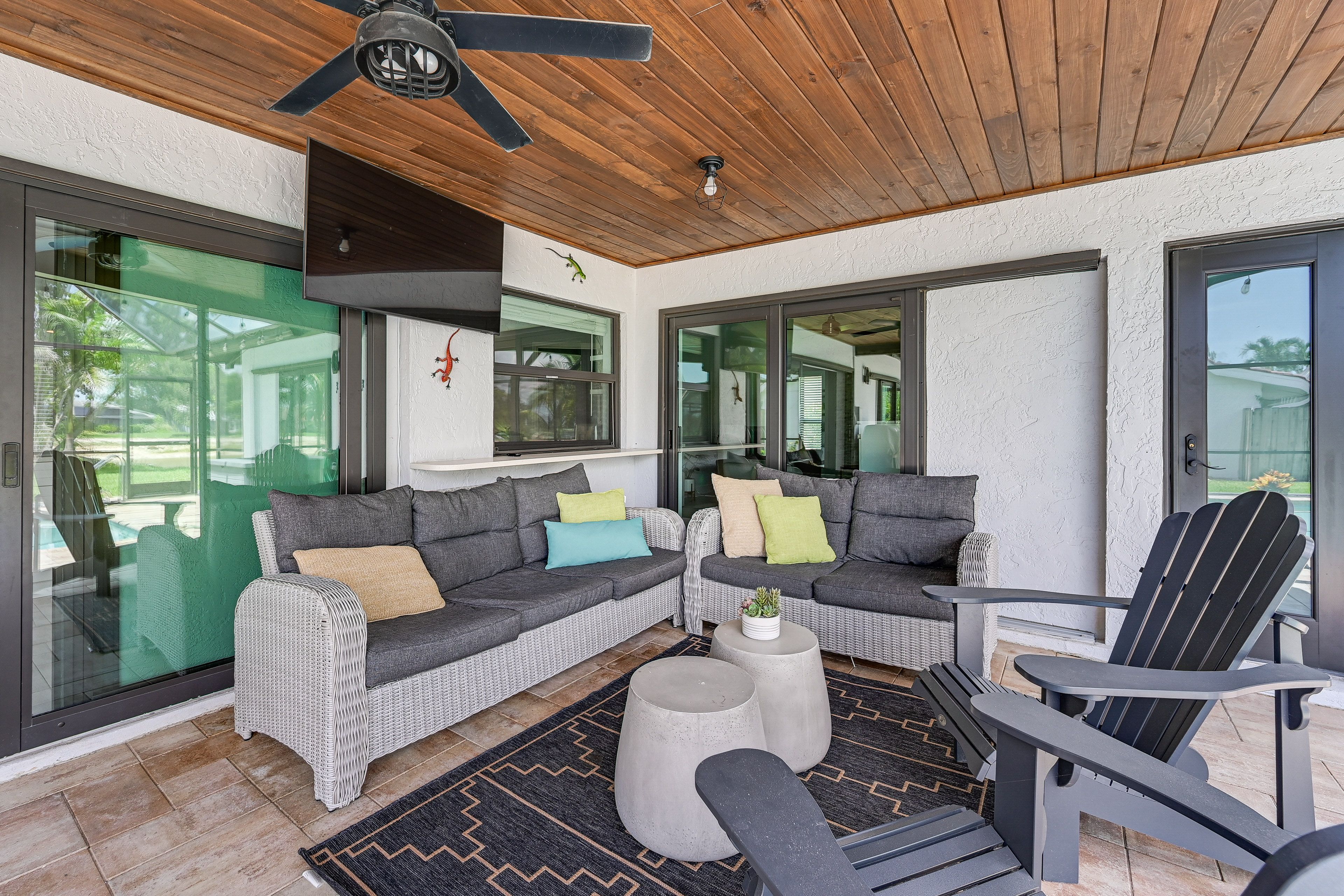Furnished Lanai