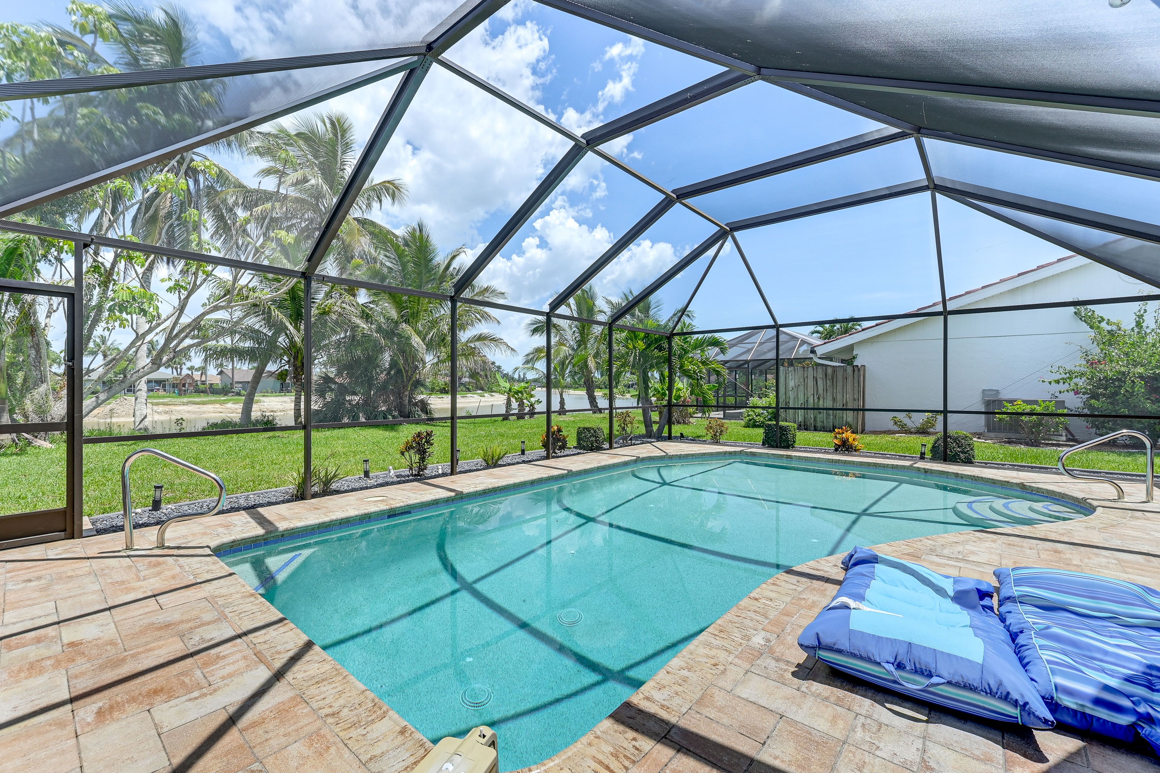 Private Heated Pool | Lake View