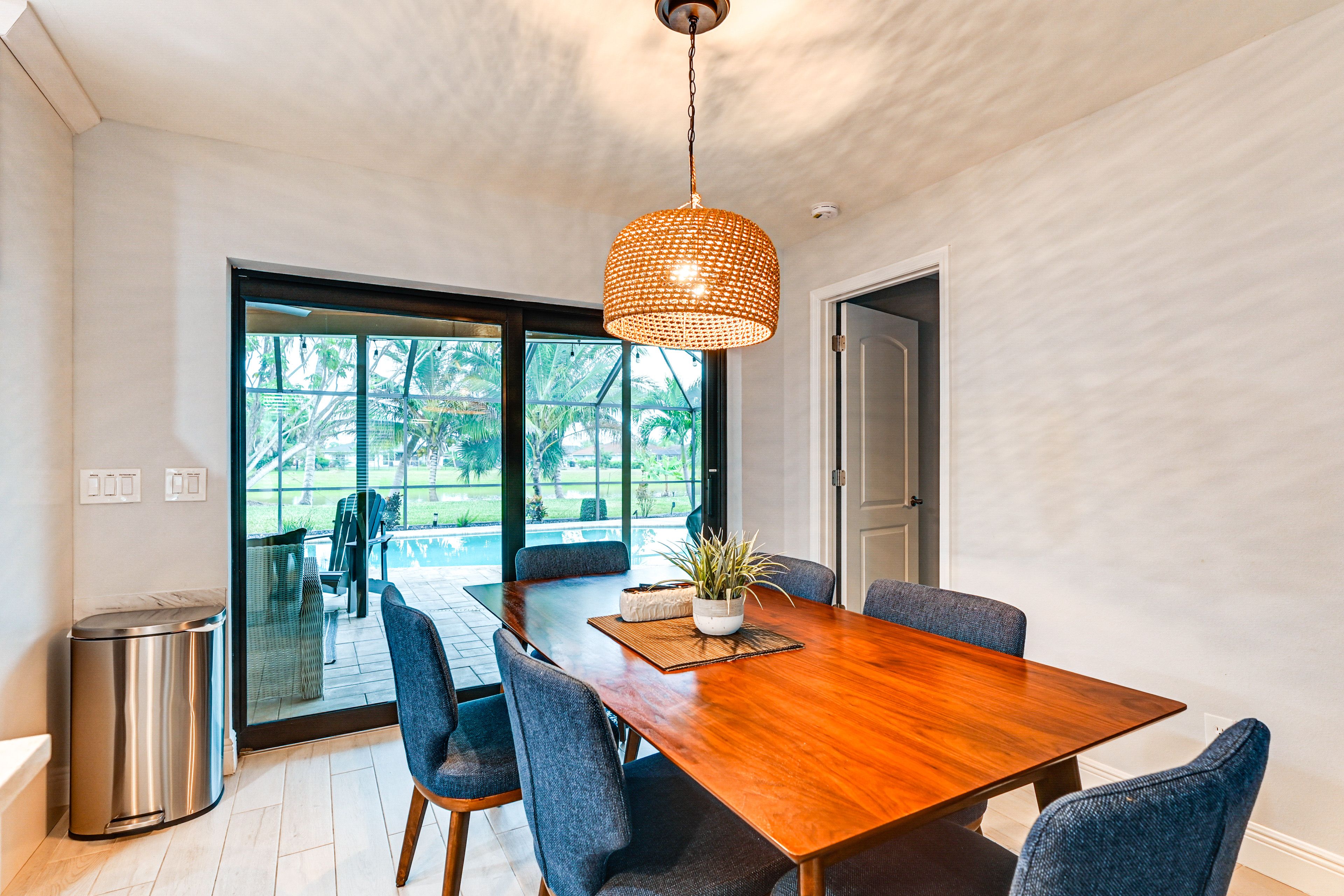 Dining Area | Dishes & Flatware Provided