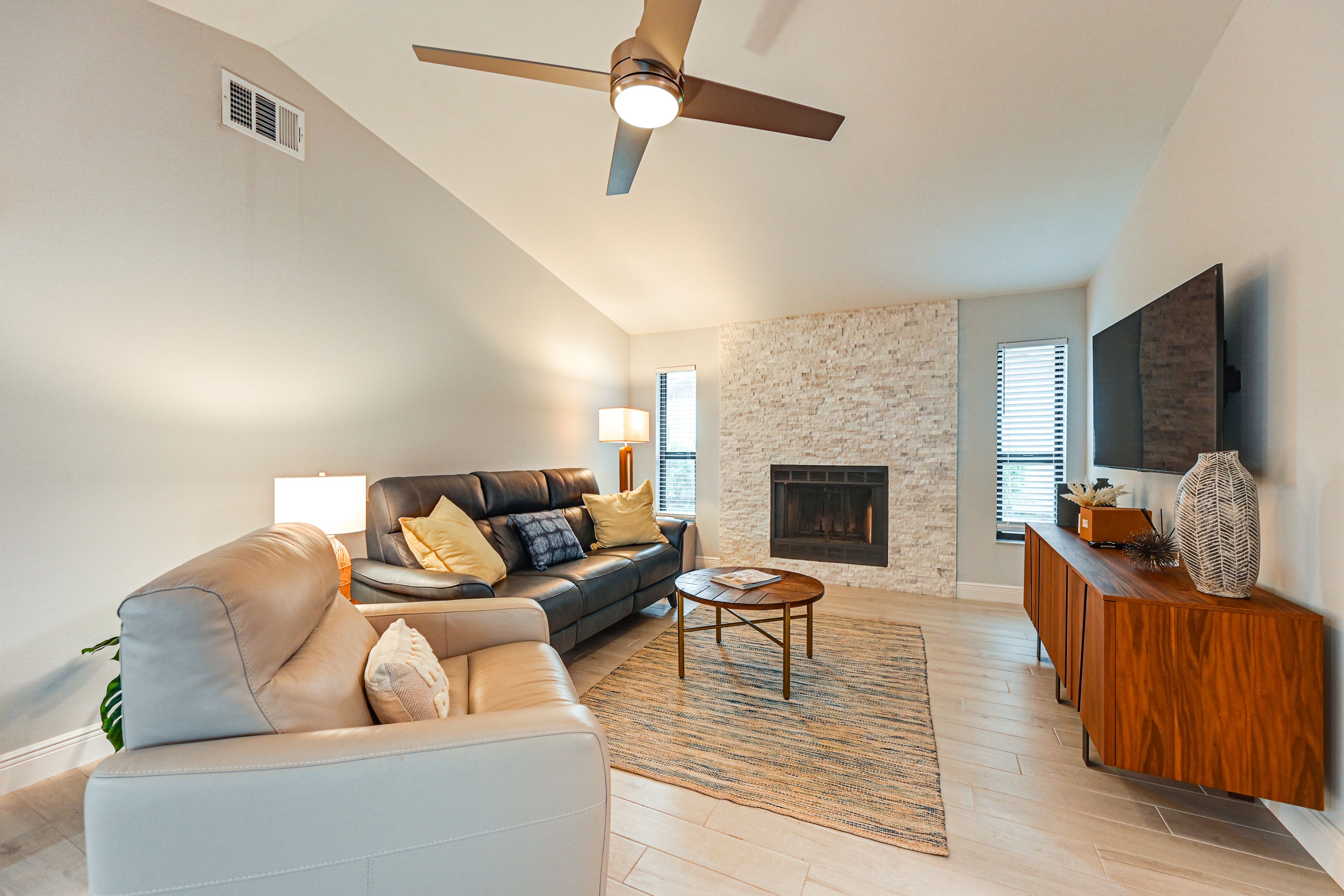 Living Room | Smart TV | Central A/C