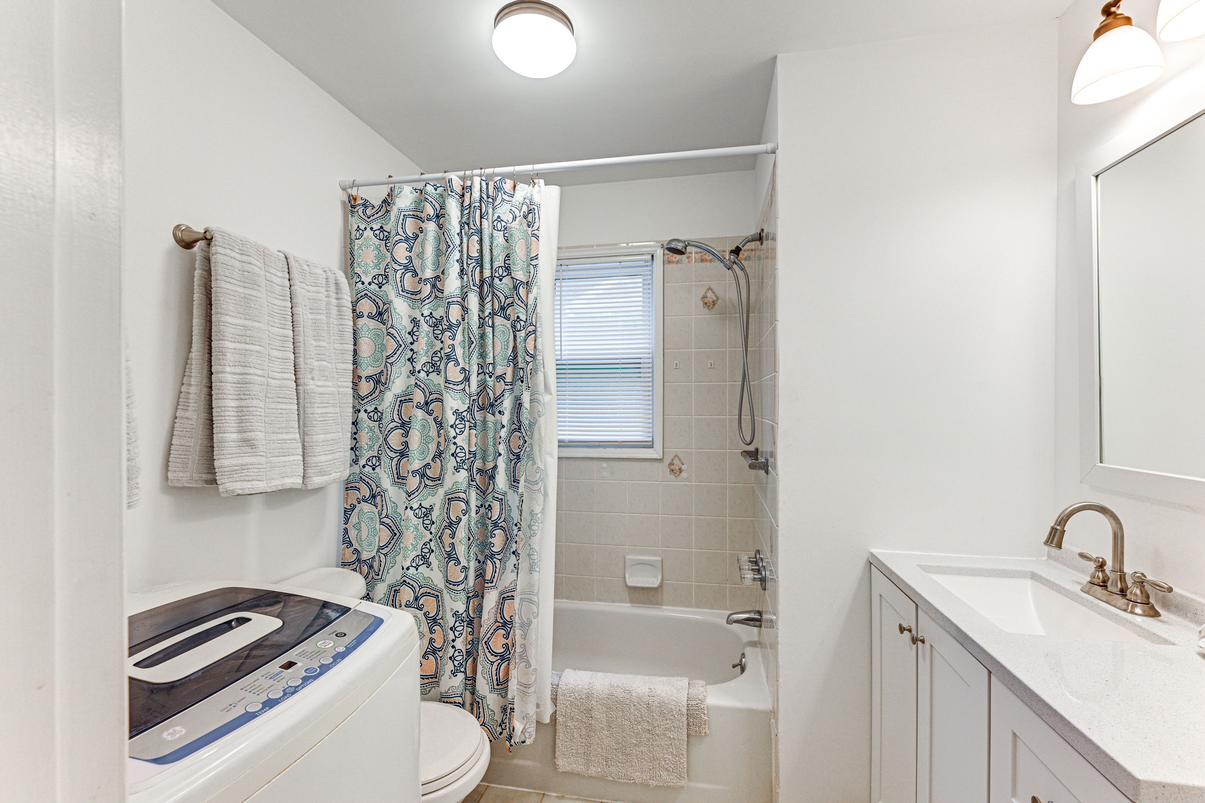 Full Bathroom | Towels Provided | Combo Washer/Dryer