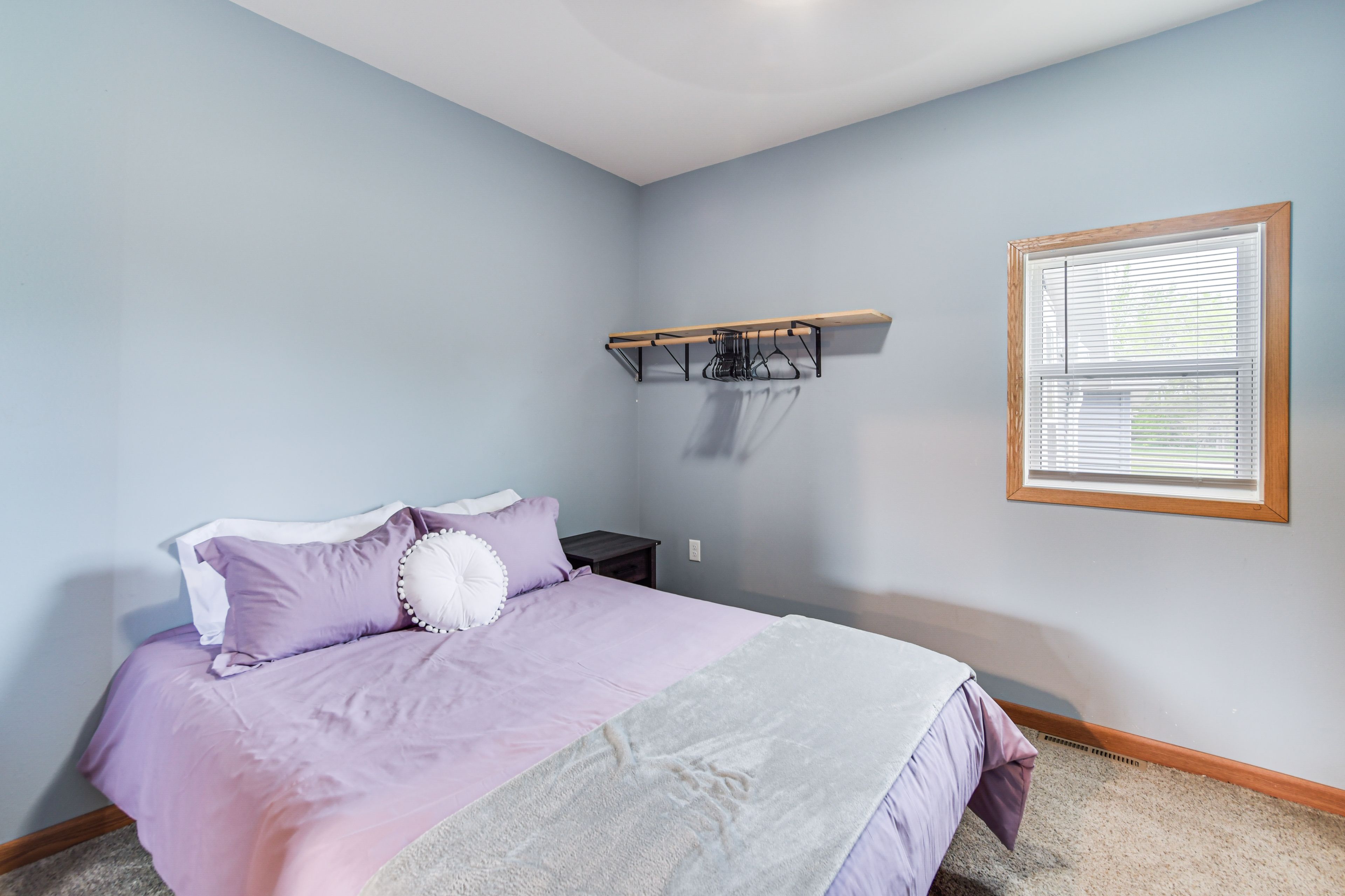 Bedroom 1 | Queen Bed | Linens Provided | 1st Floor