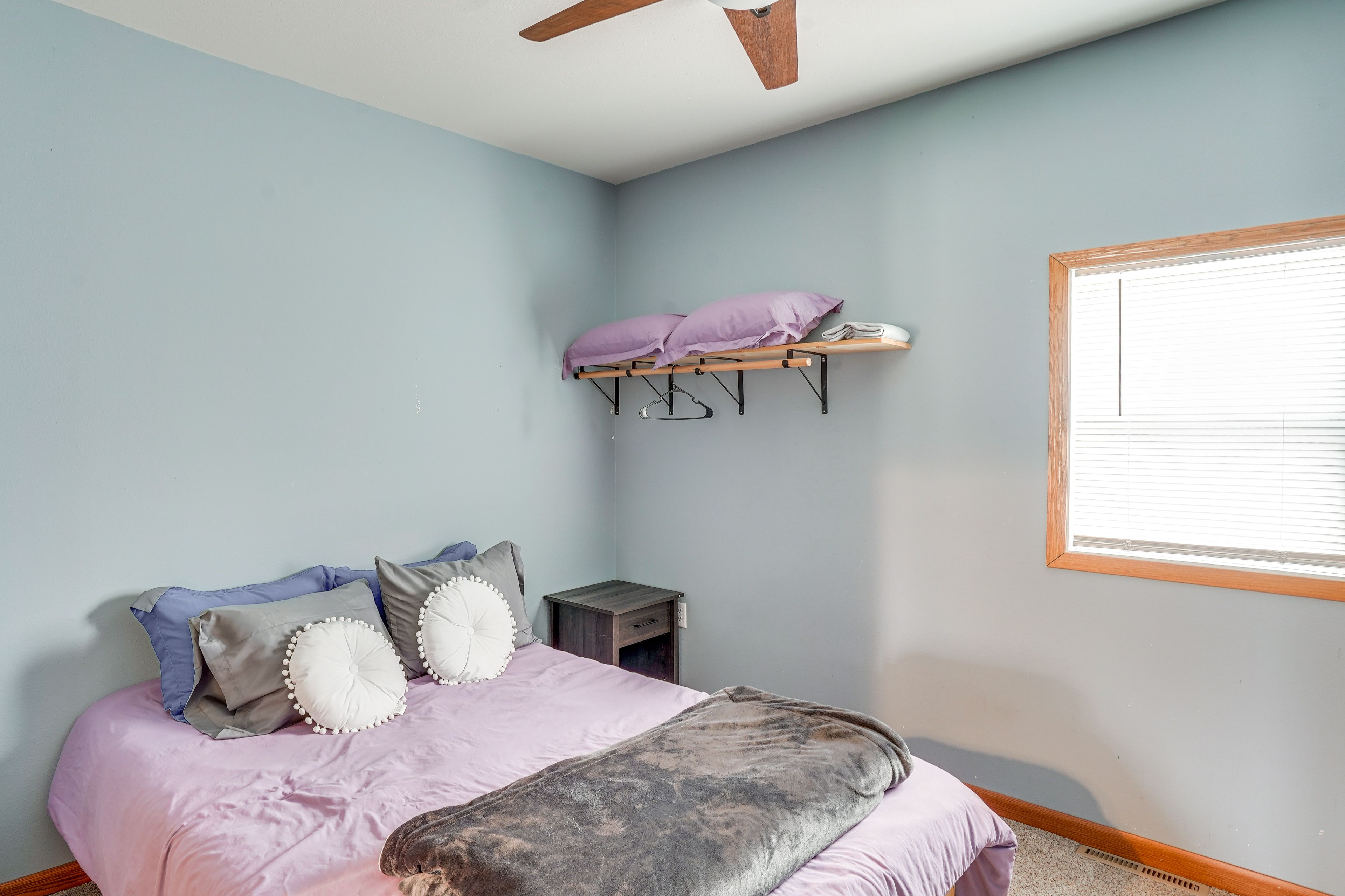 Bedroom 1 | Queen Bed | Linens Provided | 1st Floor