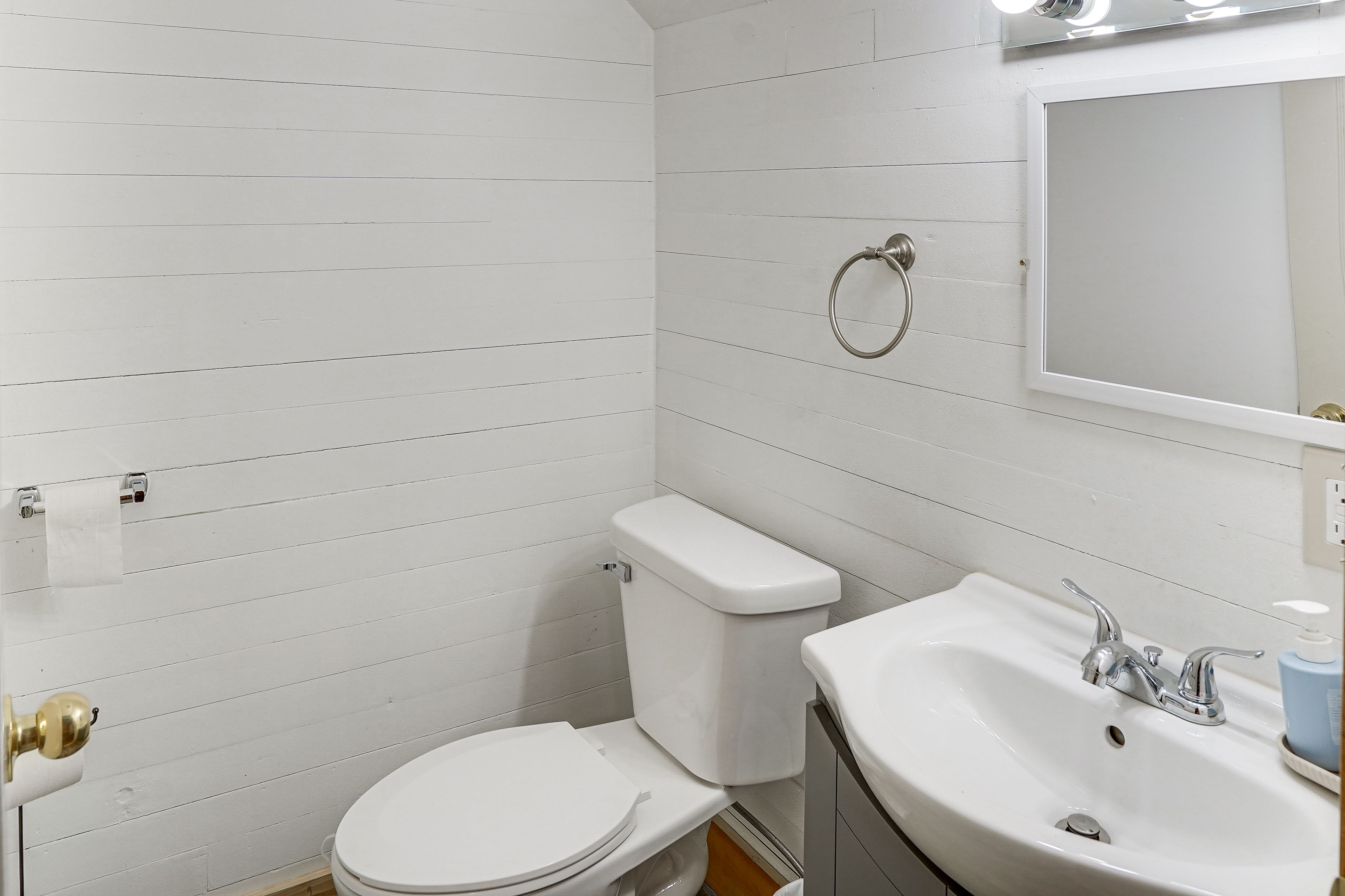 Half Bath | 2nd Floor