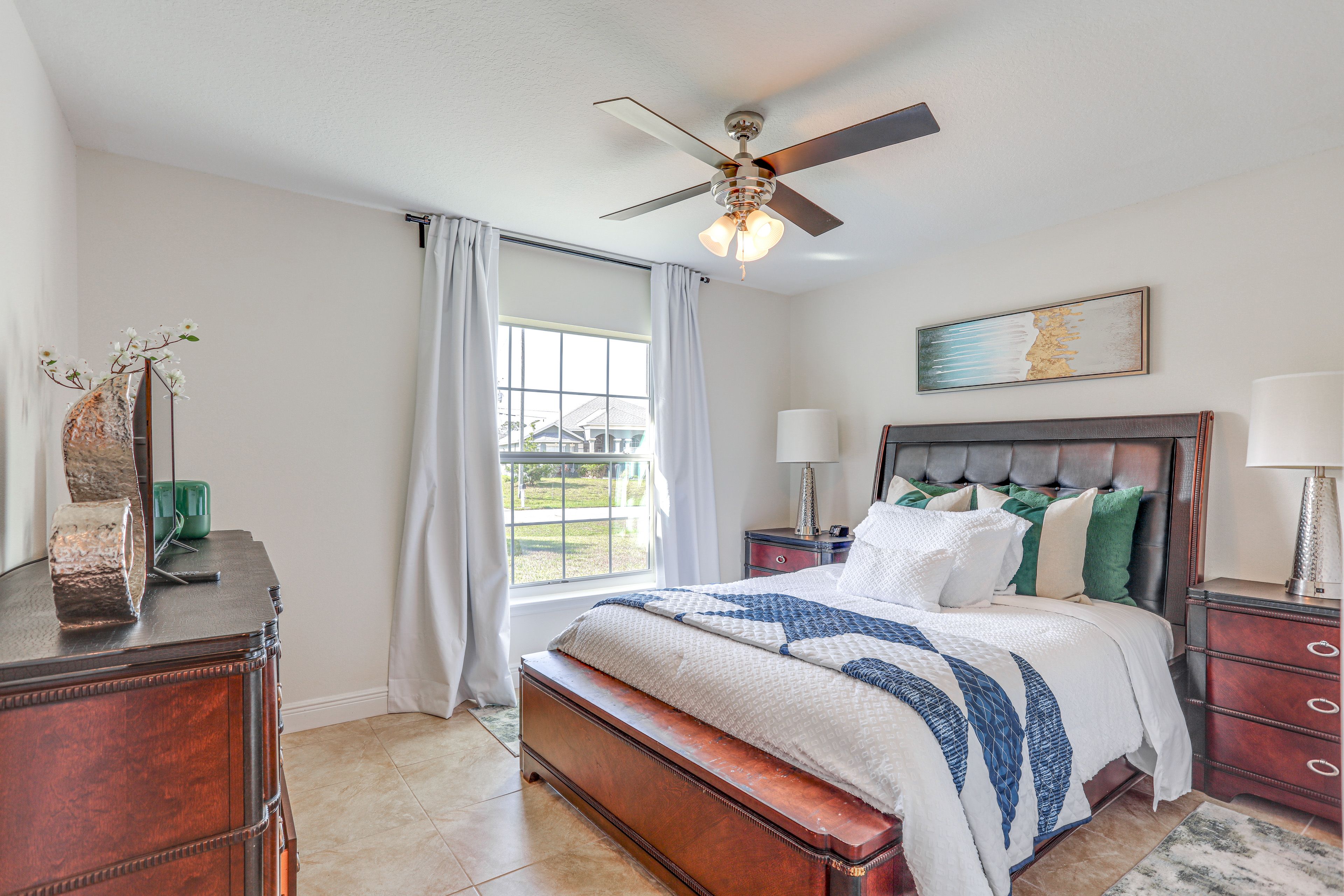 Bedroom 2 | Queen Bed | Hangers