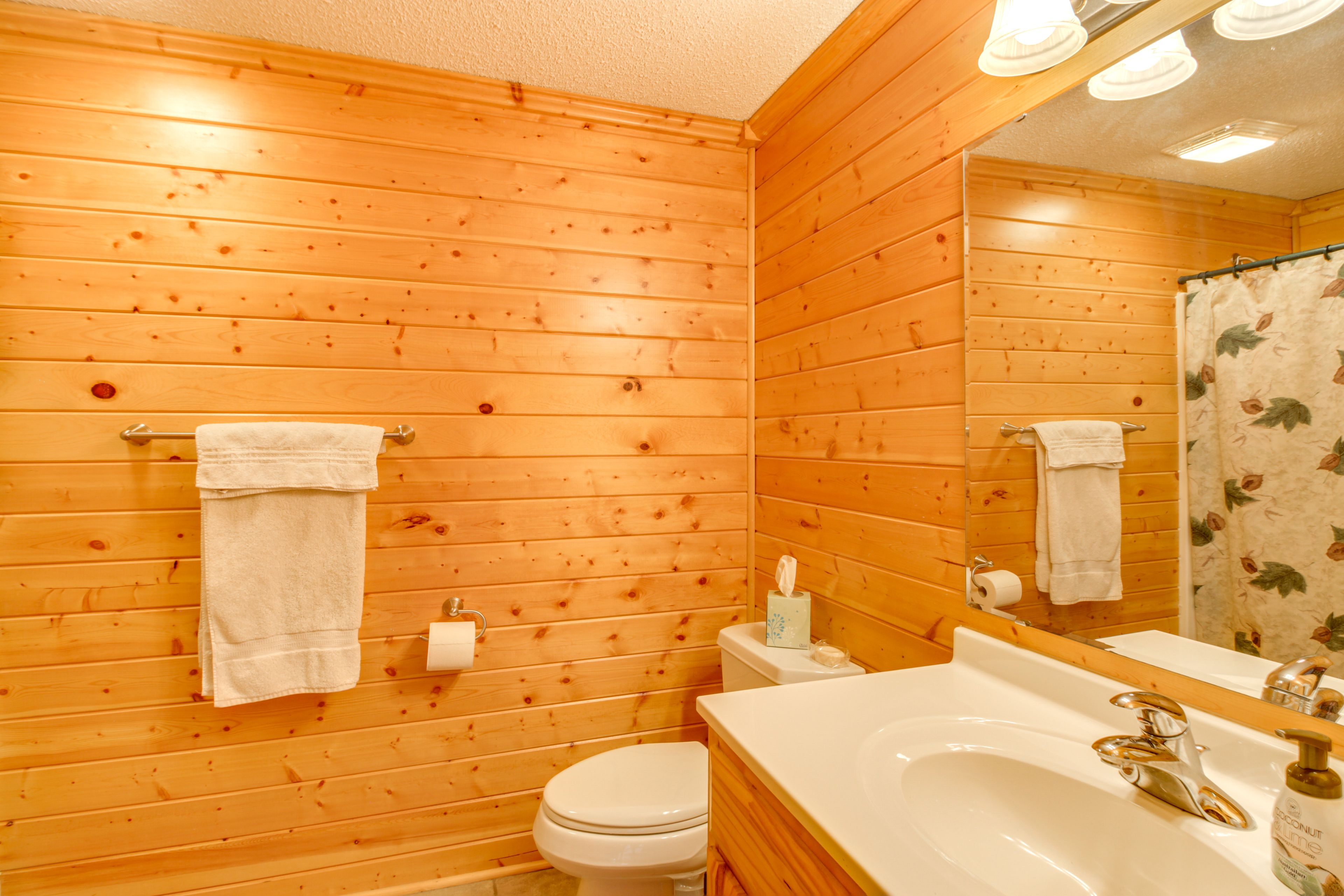 En-Suite Bathroom | Towels Provided | Main Level