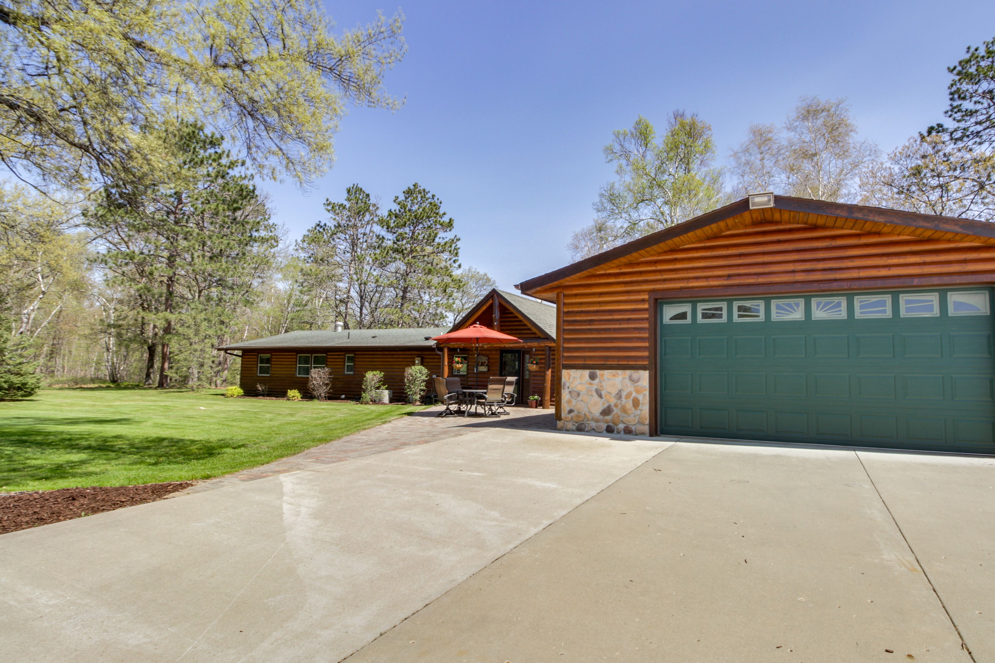 Parking | Paved Driveway (6 Vehicles) | RV/Trailer Parking