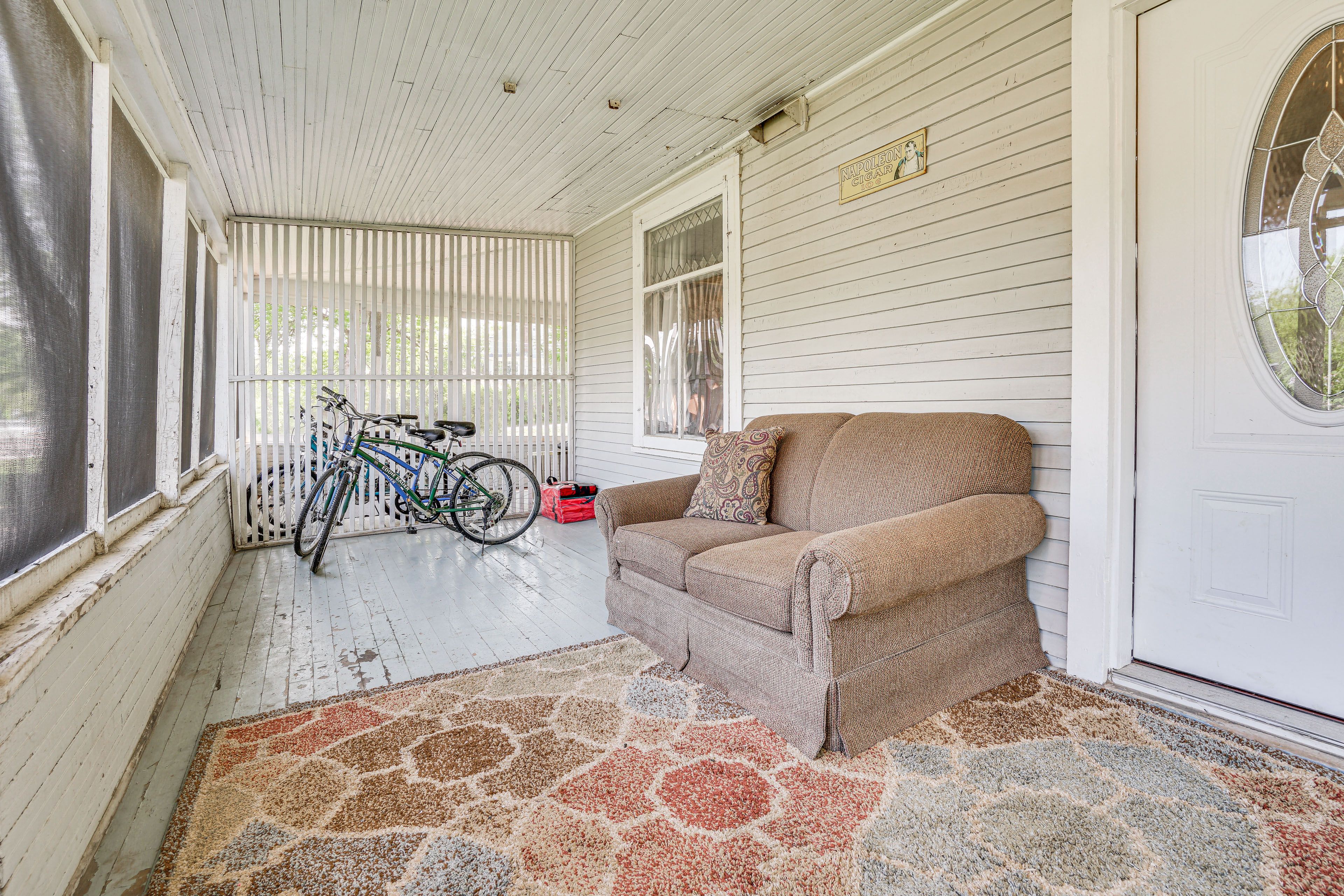 Screened Porch | Private Entrance