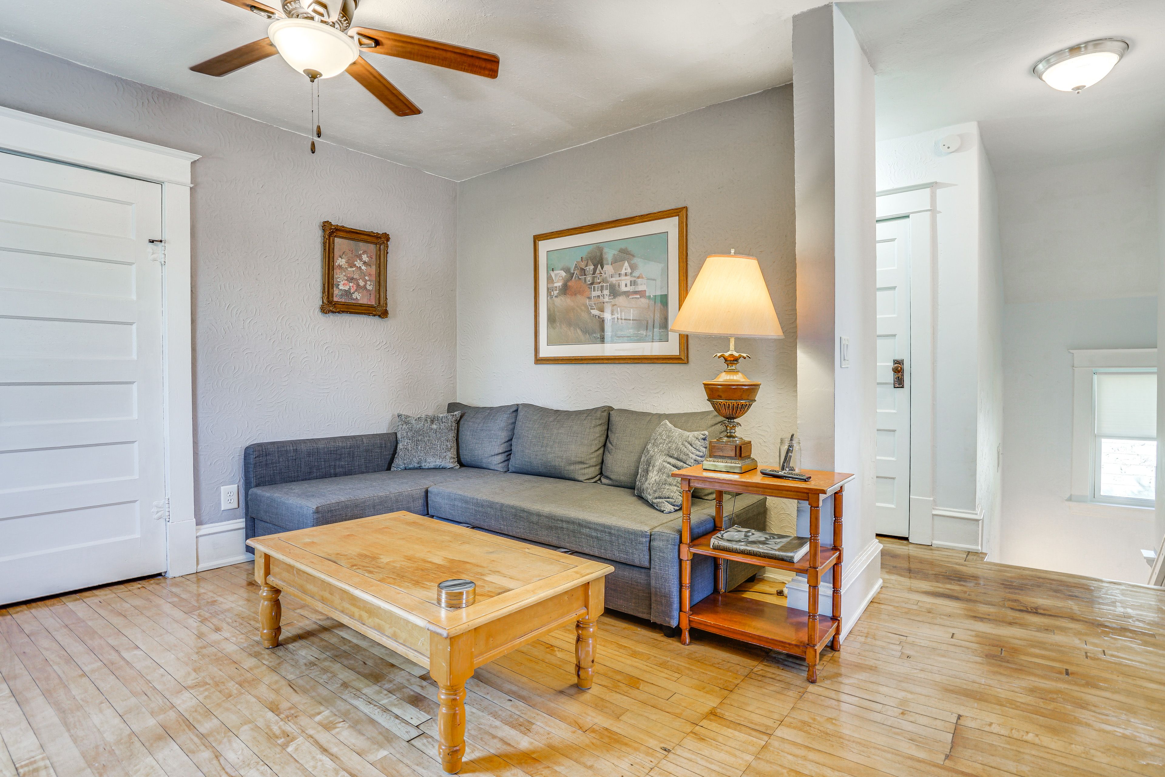Living Room | Queen Sleeper Sofa | Smart TV | Free WiFi