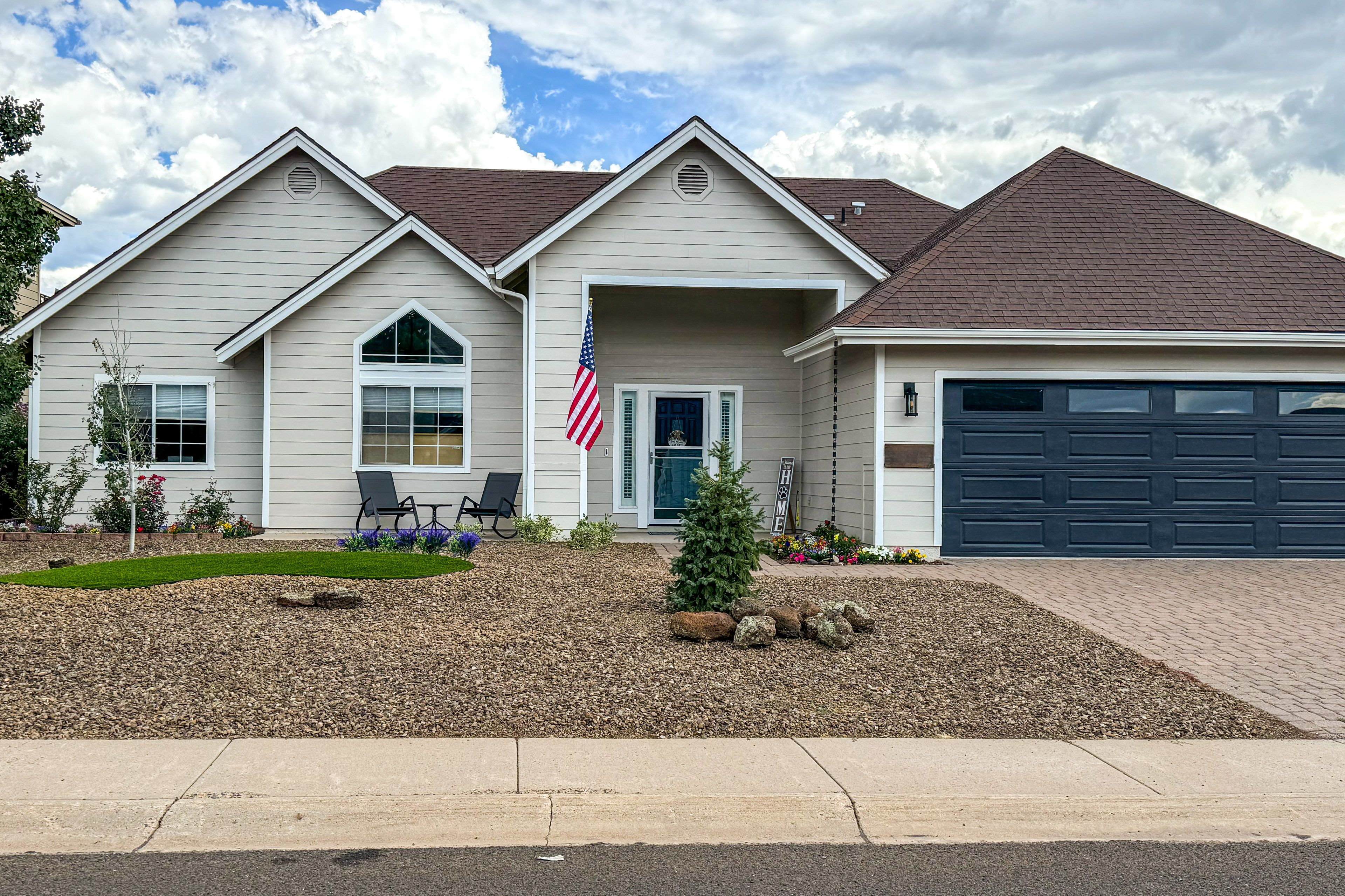 House Exterior | Garage (2 Vehicles) | Driveway (2 Vehicles)