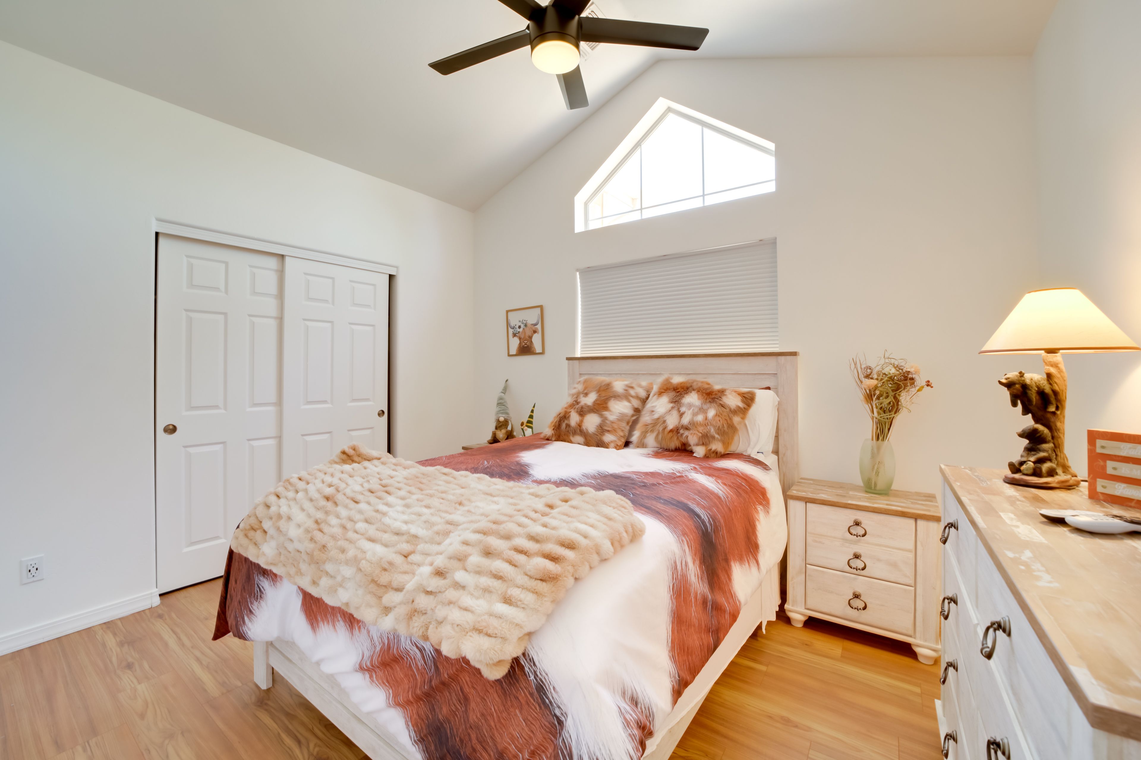 Bedroom 2 | Queen Bed | Flat-Screen TV