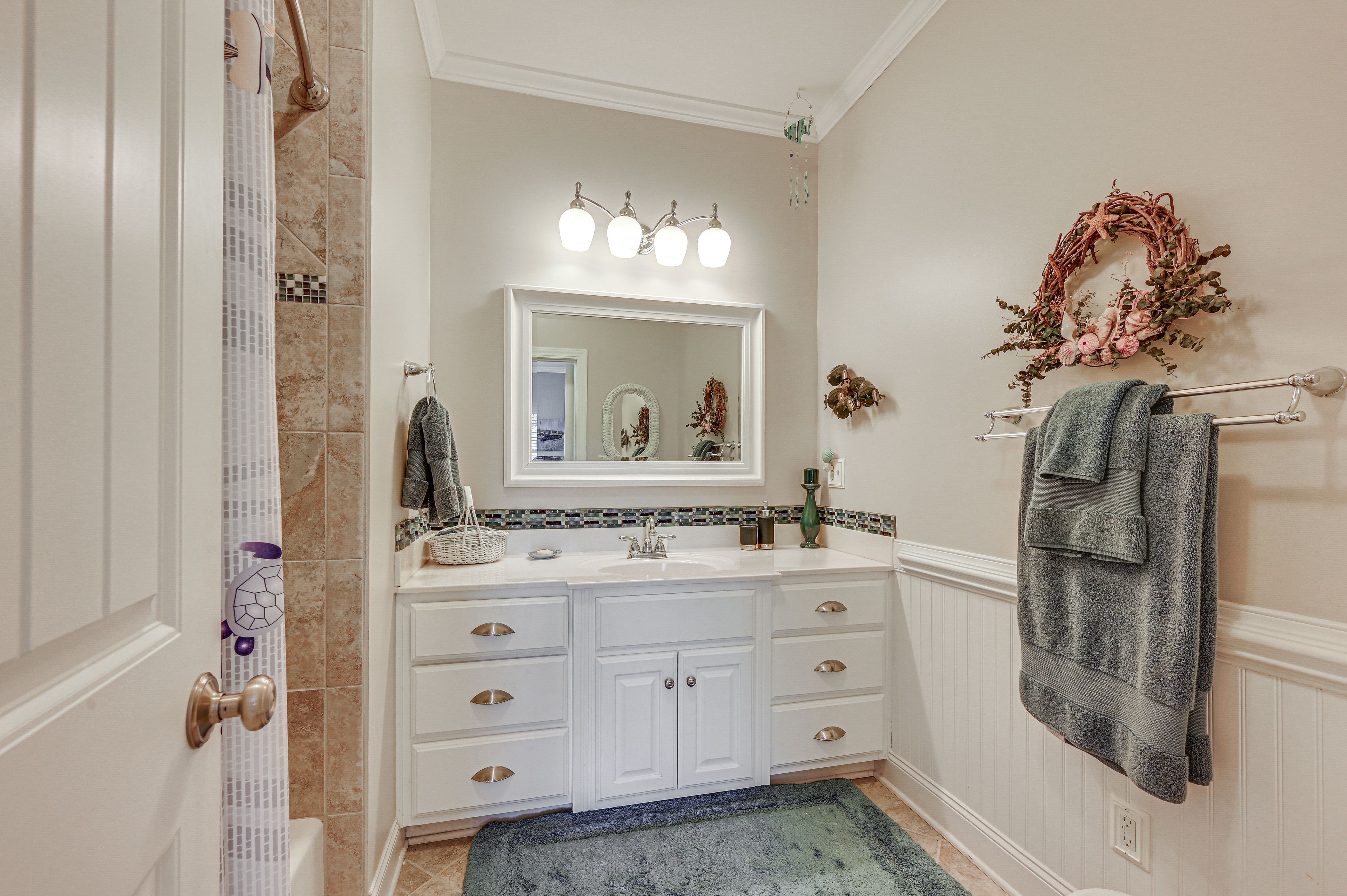 En-Suite Bathroom | Towels Provided | Complimentary Toiletries