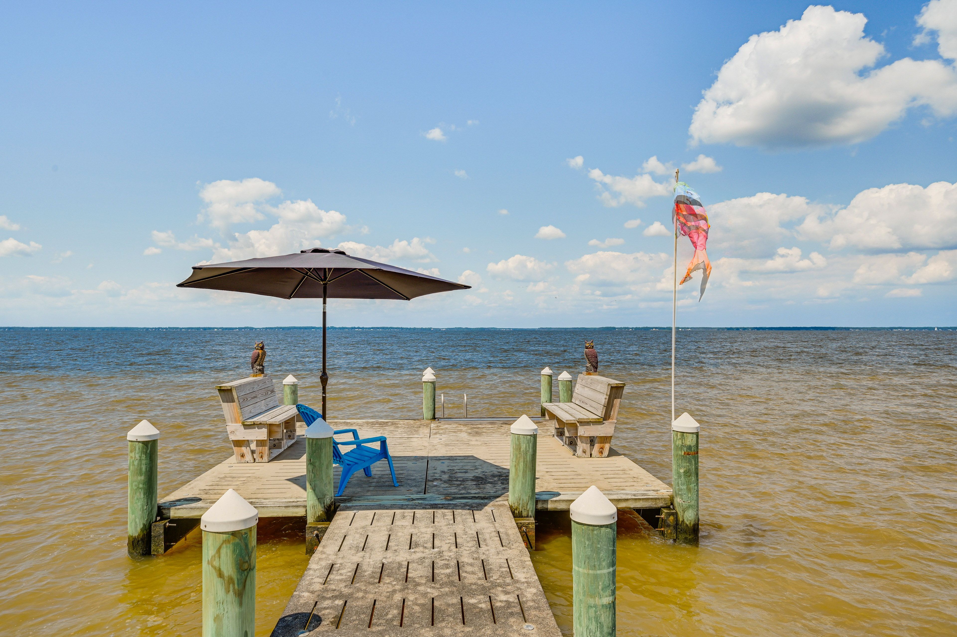 Private Pier | Seating | Umbrella