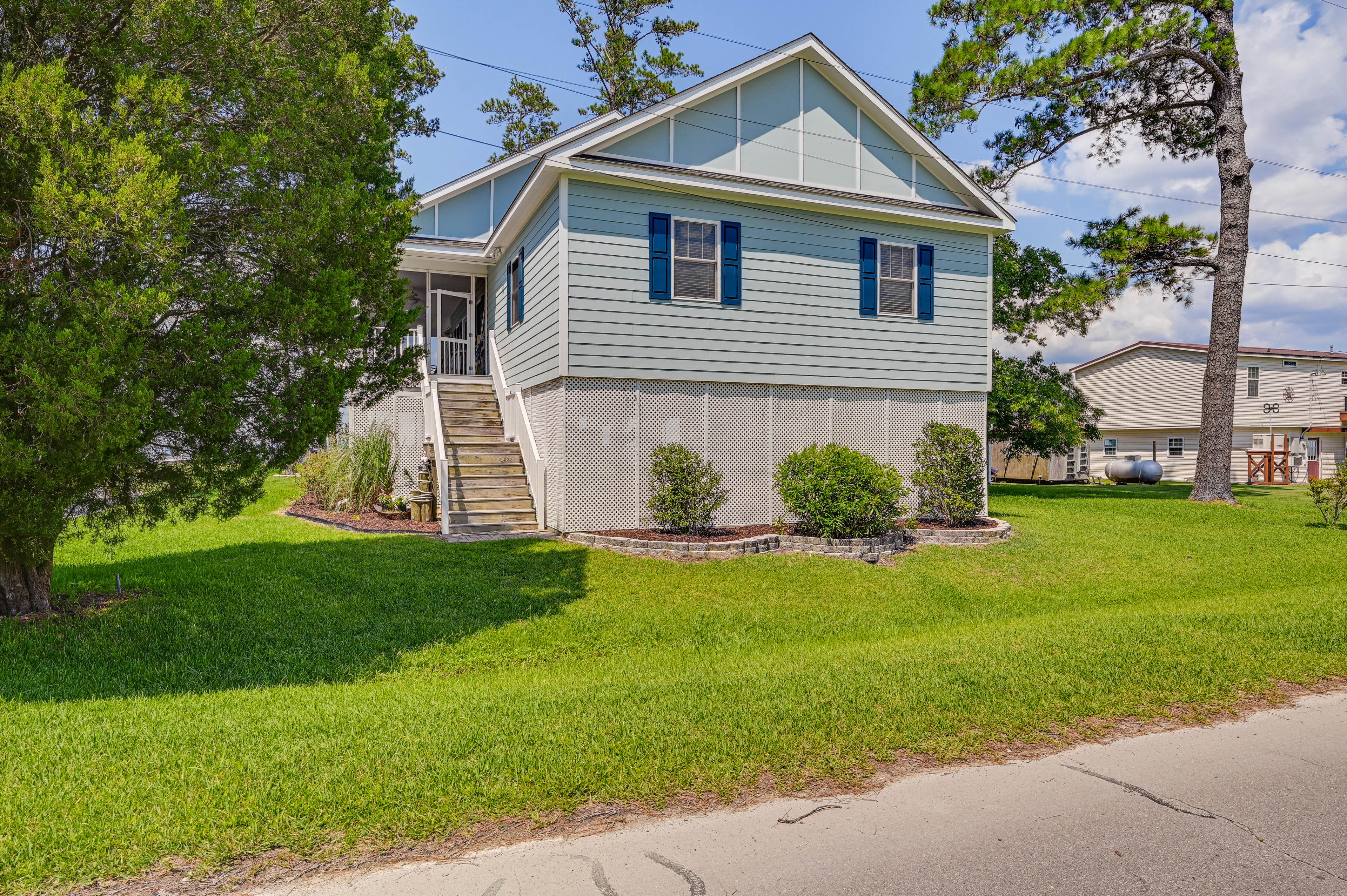 Exterior | Covered Parking (1 Vehicle) | Lawn (2 Vehicles) | RV/Trailer Parking