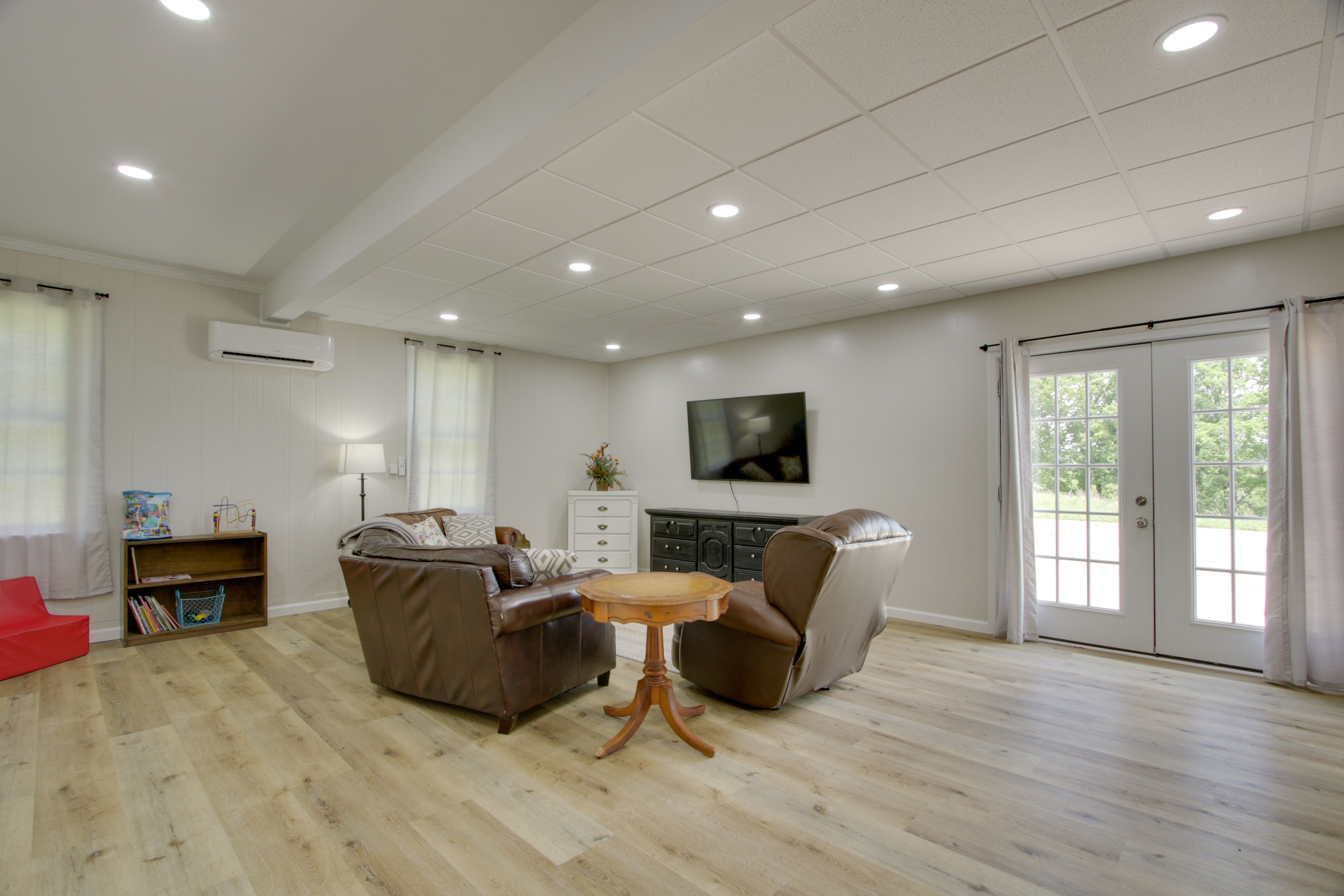 Family Room | Children's Book/Toys | Lower Level