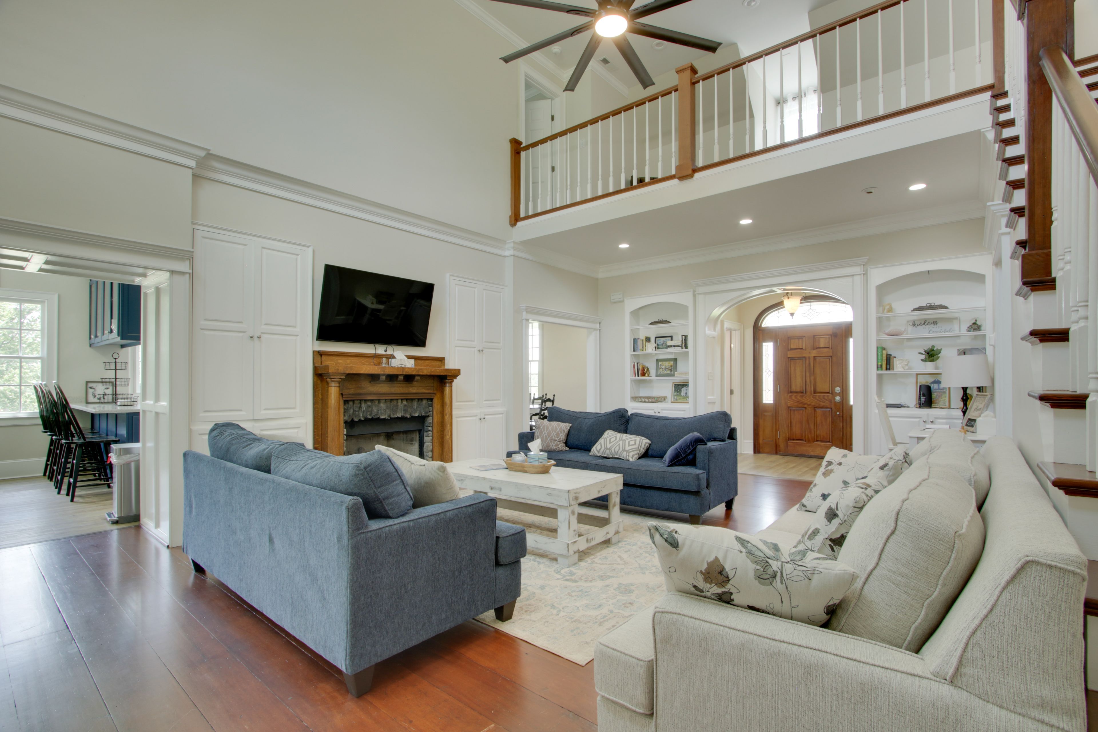 Living Room | Central Air Conditioning/Heat | Children's Books/Toys