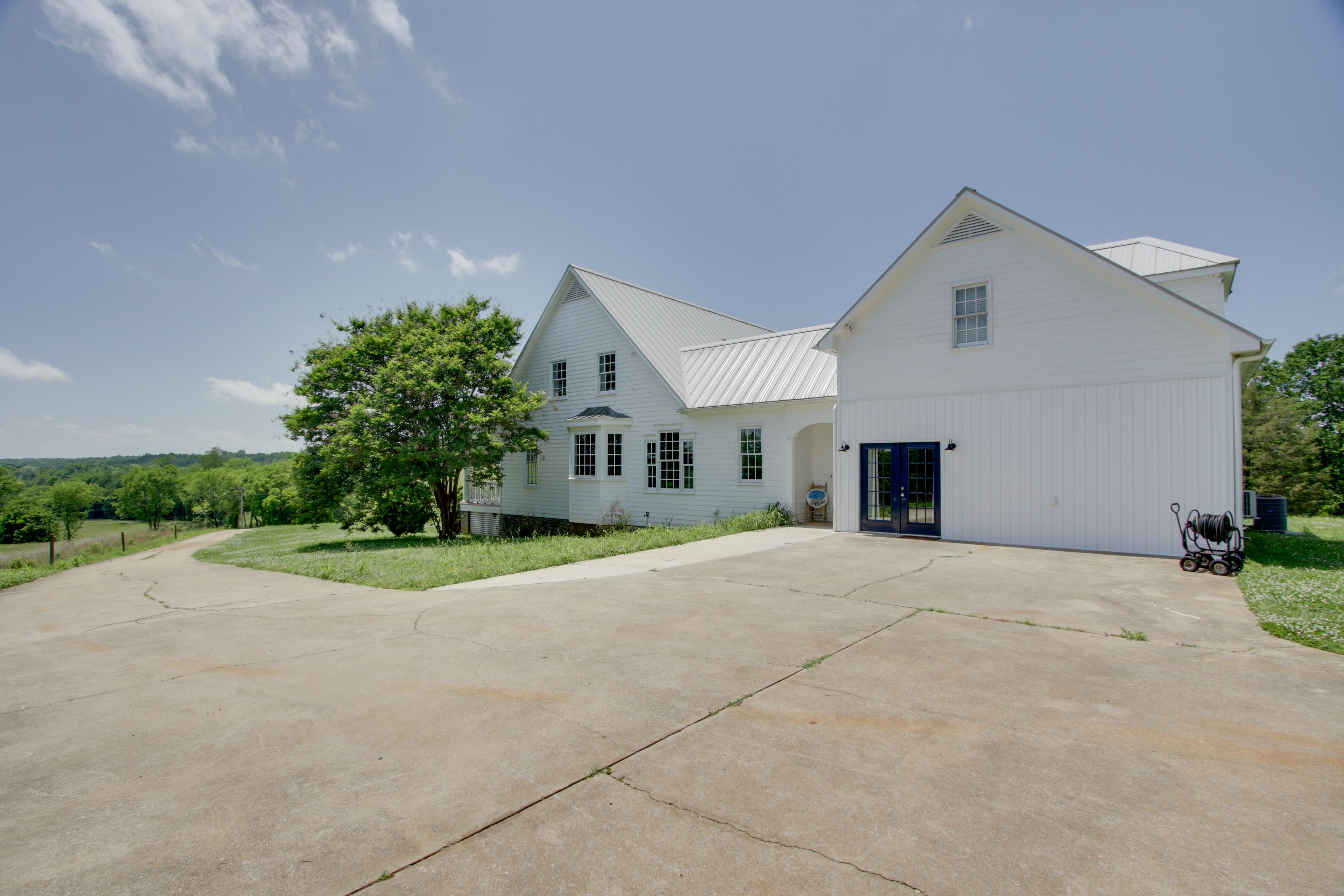 Parking | Concrete Driveway (4 Vehicles) | RV/Trailer Parking Allowed