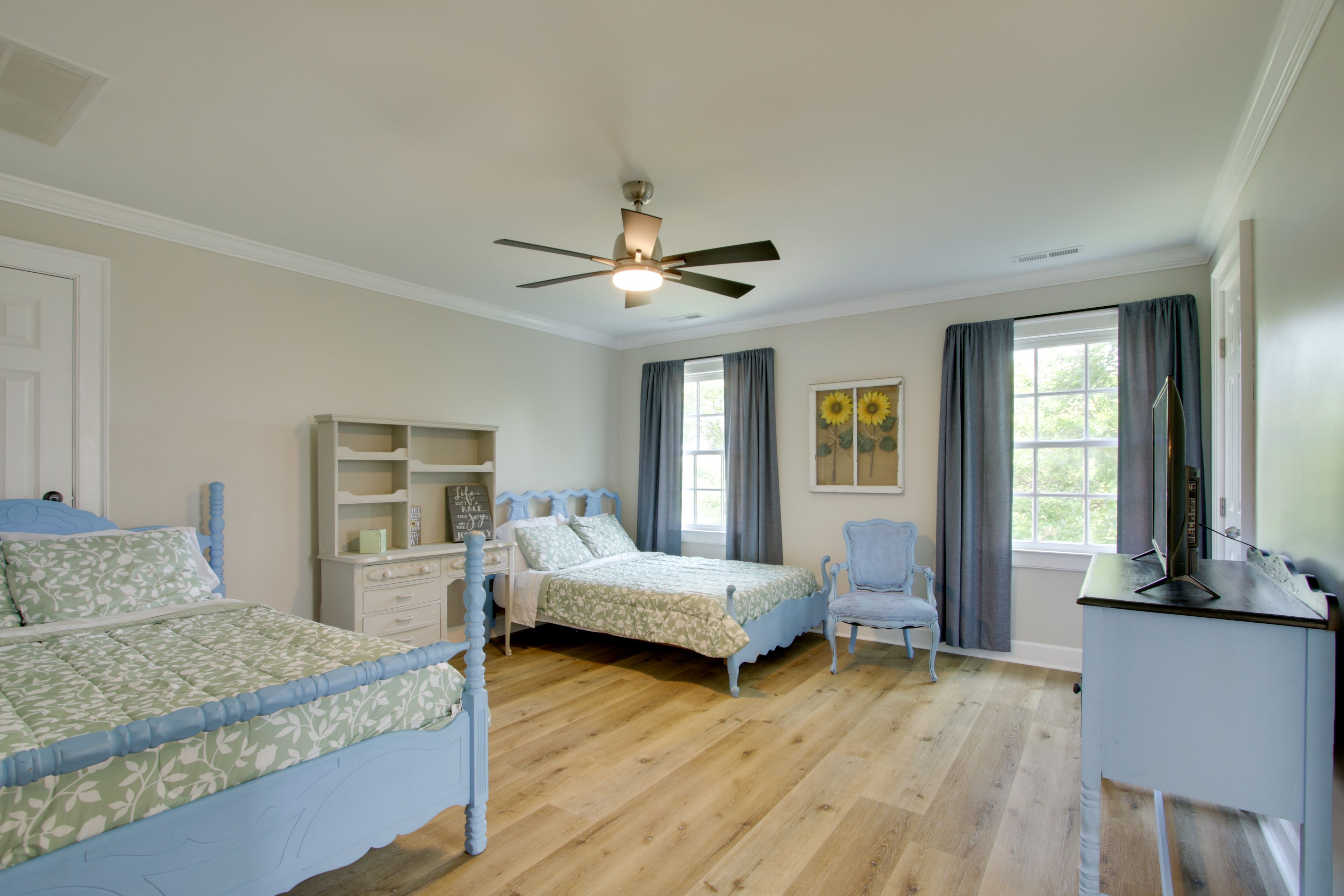 Bedroom 3 | 2 Full Beds | Flat-Screen TV | Upper Level