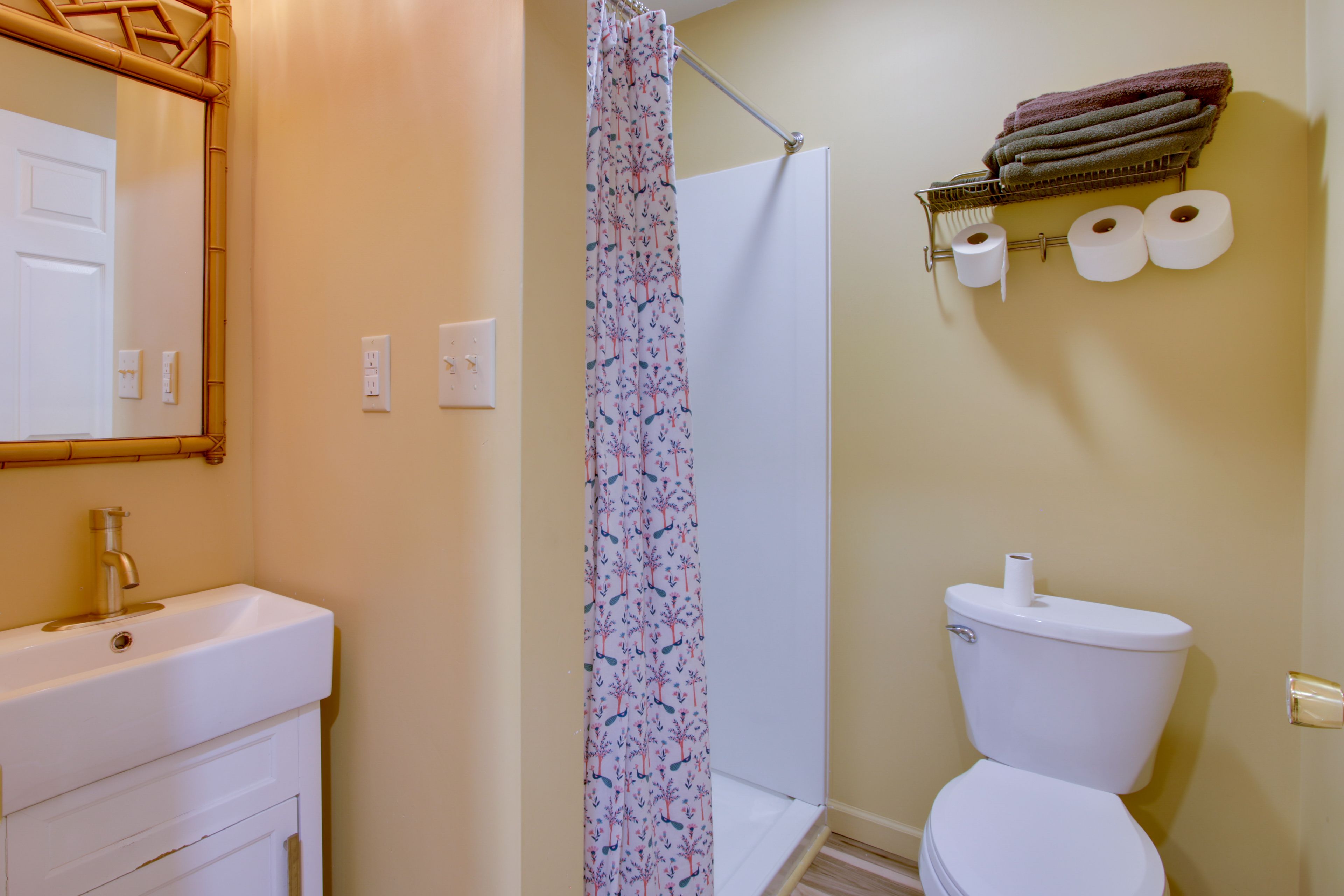Full Bathroom | Complimentary Toiletries