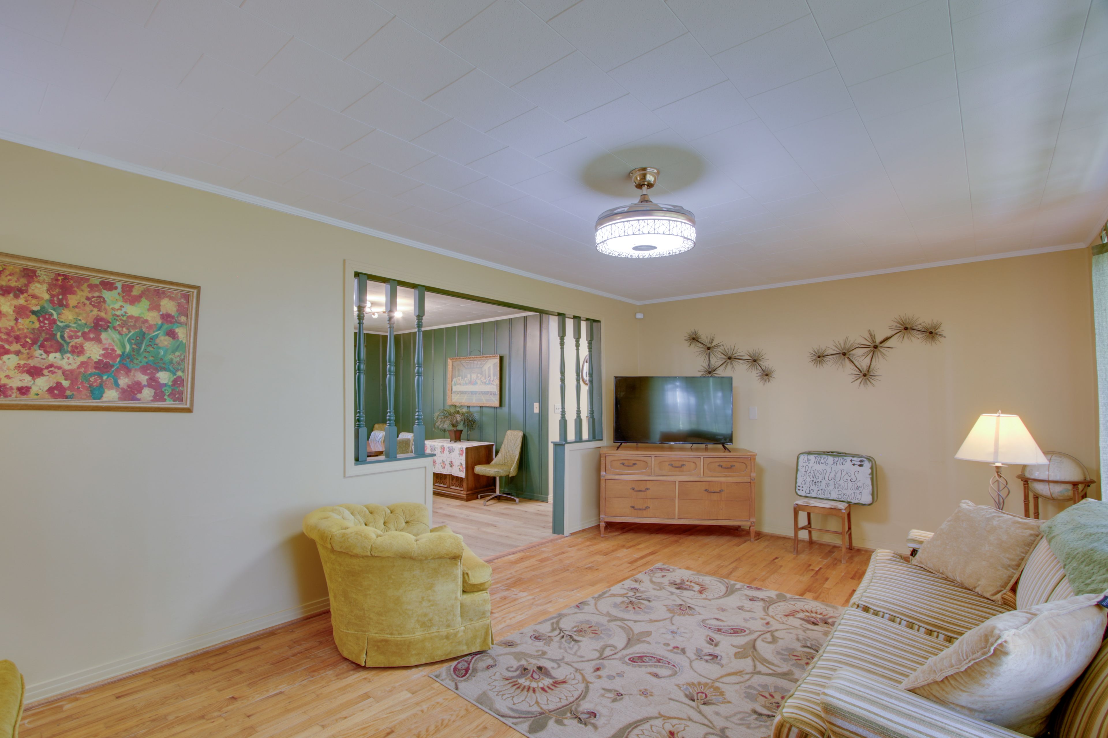 Living Room | Flat-Screen TV