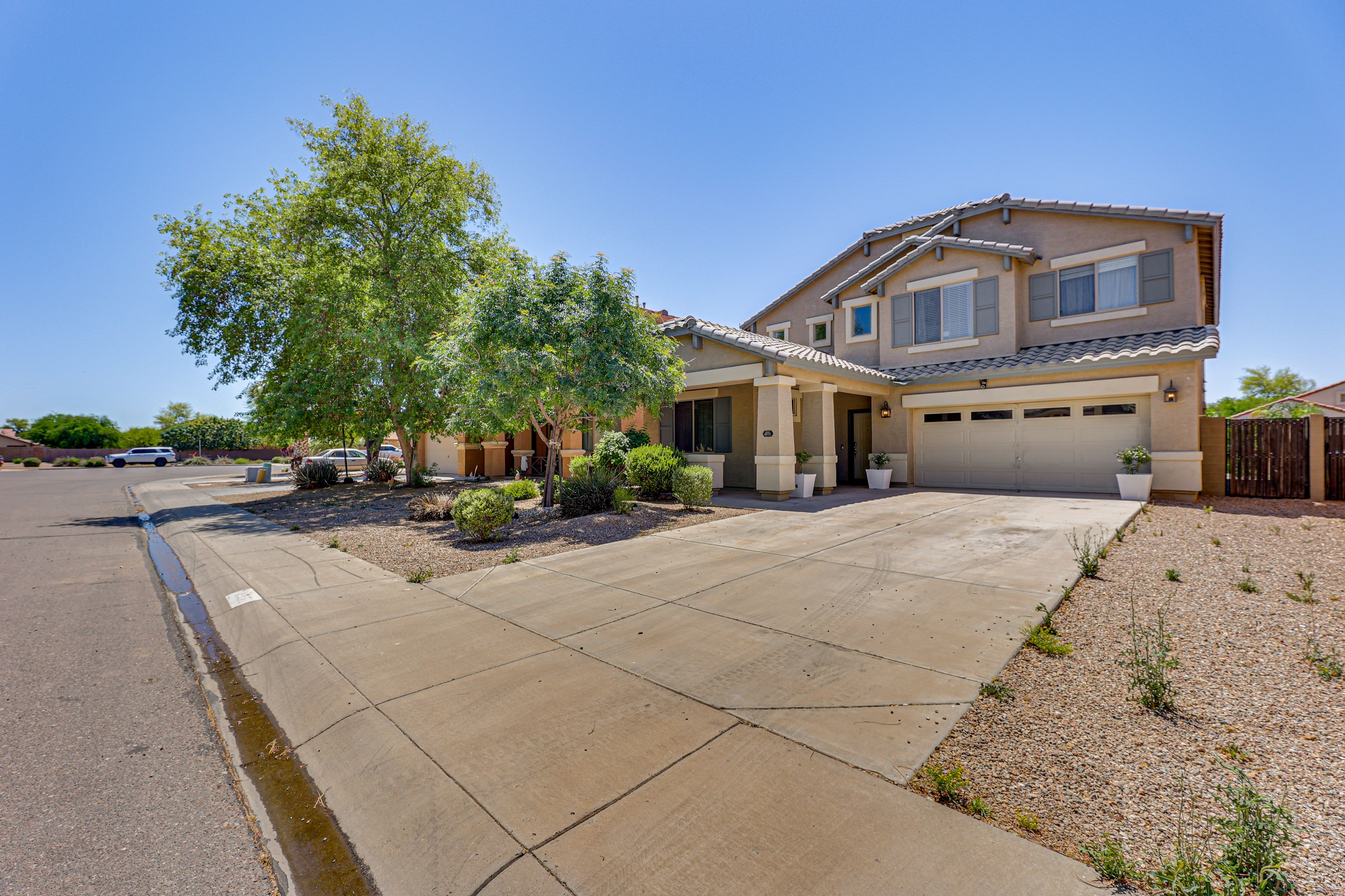 Exterior | Garage (2 Vehicles) | Driveway (4 Vehicles) | RV/Trailer Parking