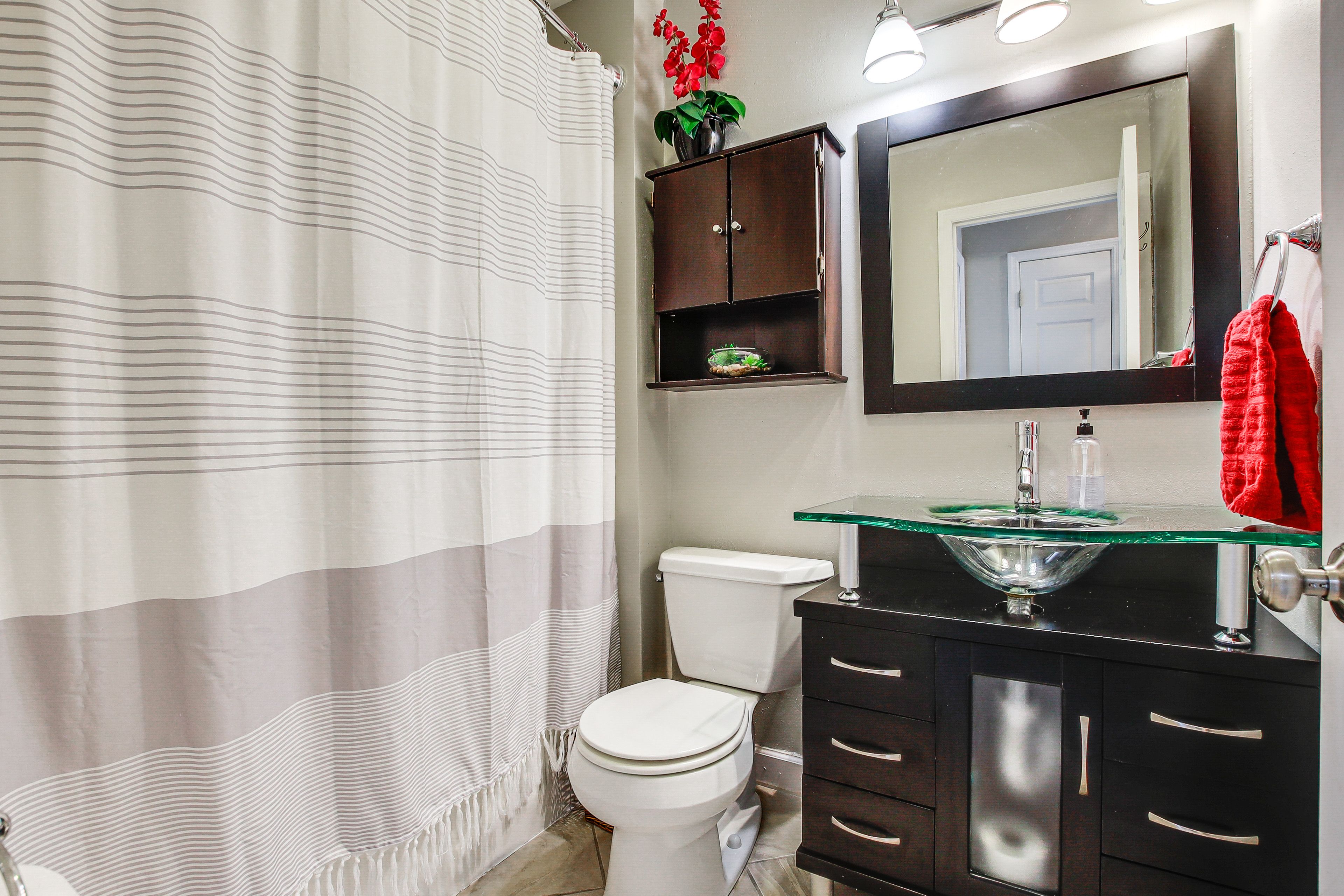 Full Bathroom | 2nd Floor