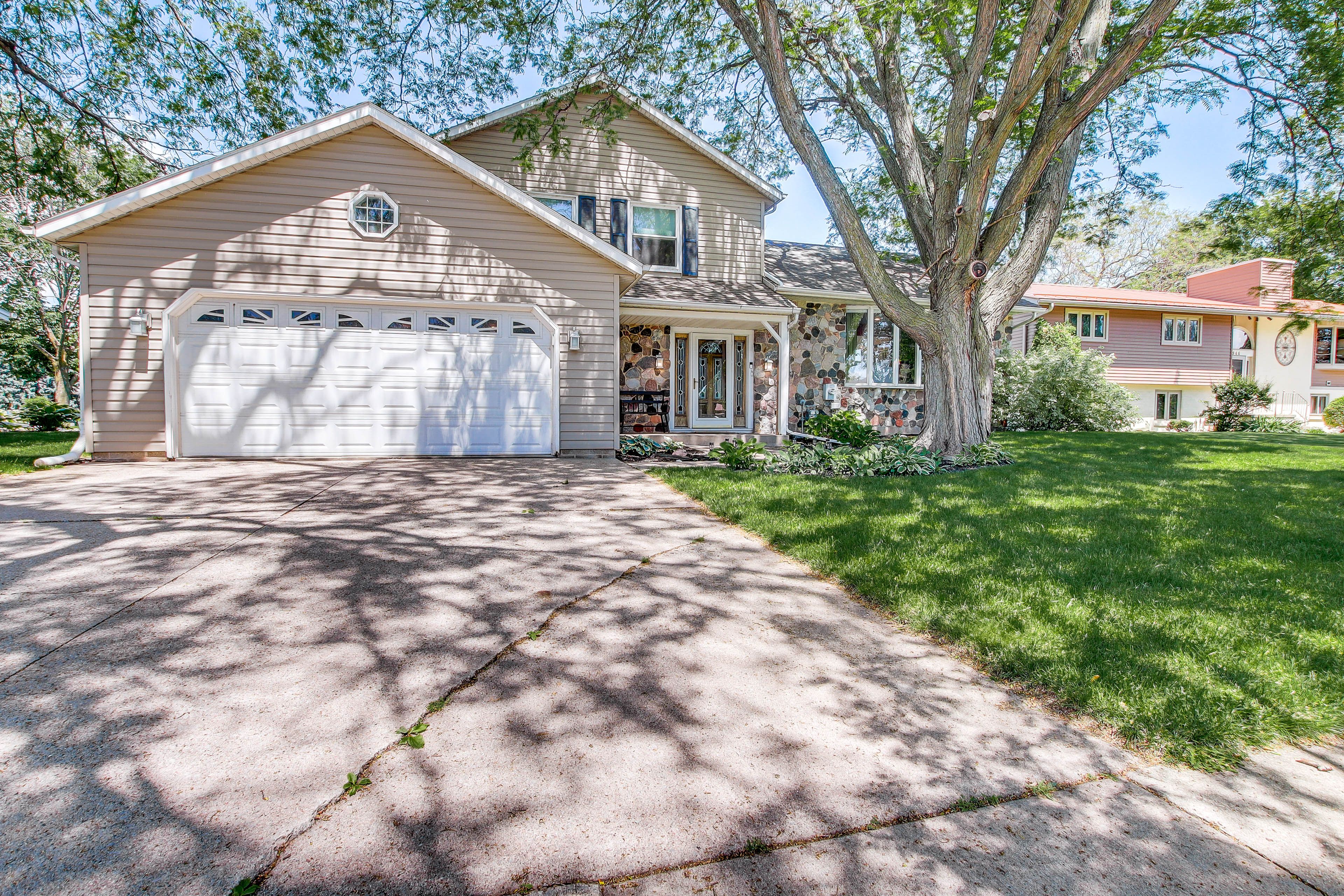 Home Exterior | Parking | Driveway (2 Vehicles) | Street