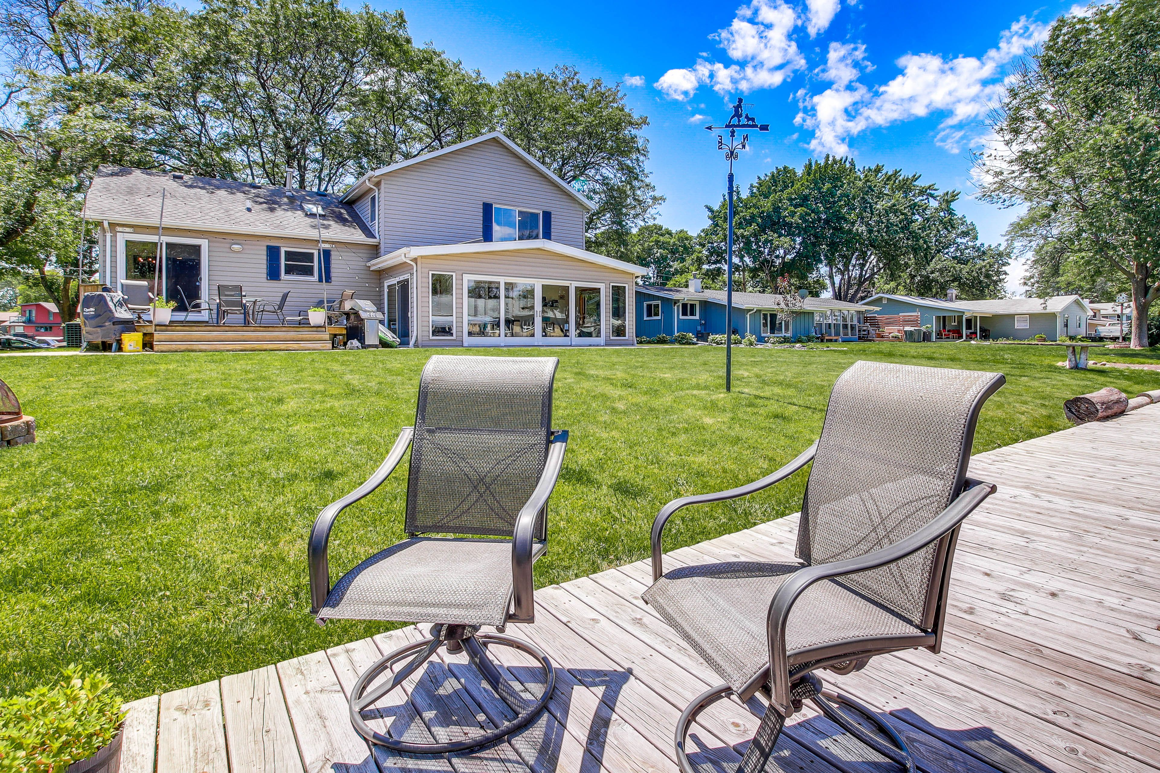 Oshkosh Vacation Rental | 3BR | 2.5BA | 2,176 Sq Ft | 2 Steps Required to Enter