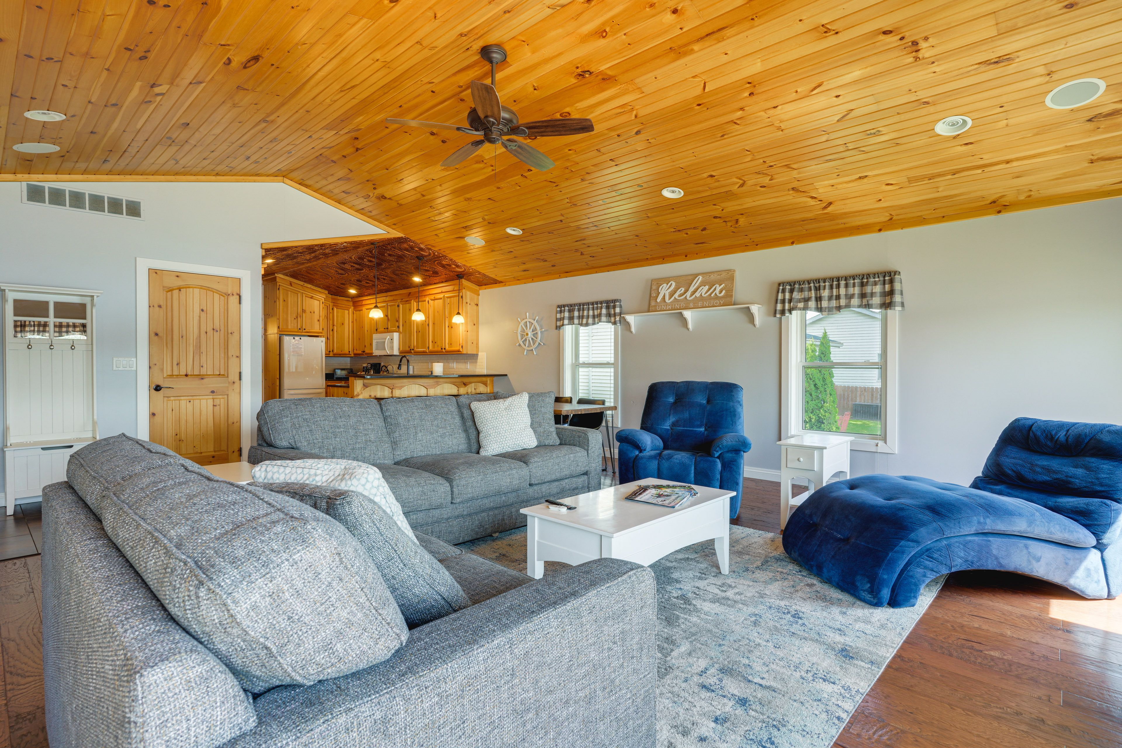 Living Room | Free WiFi | Wood-Burning Fireplace