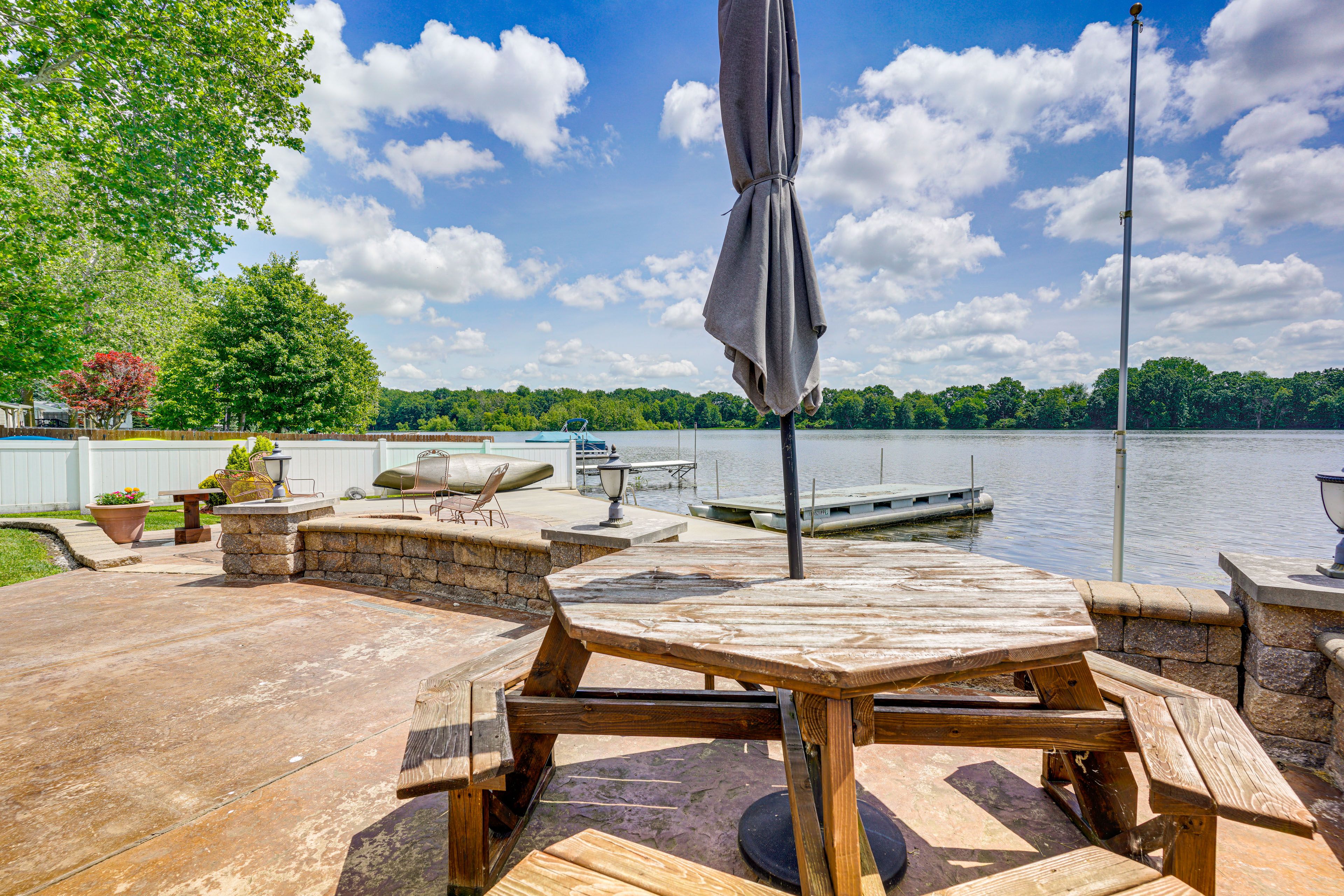 Howe Vacation Rental | 3BR | 2BA | 1,188 Sq Ft | 5 Steps Required to Access