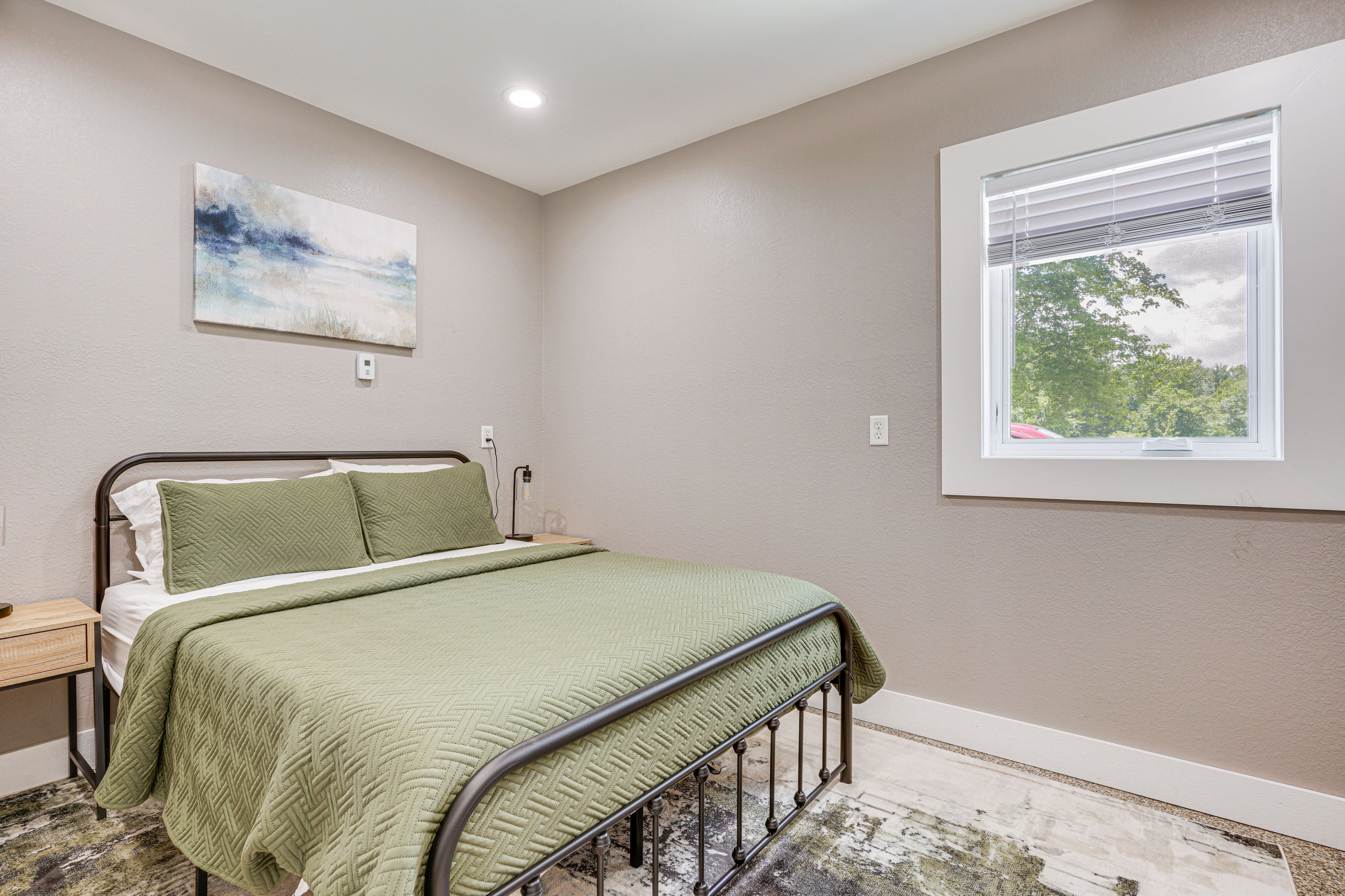 Bedroom 3 | Queen Bed