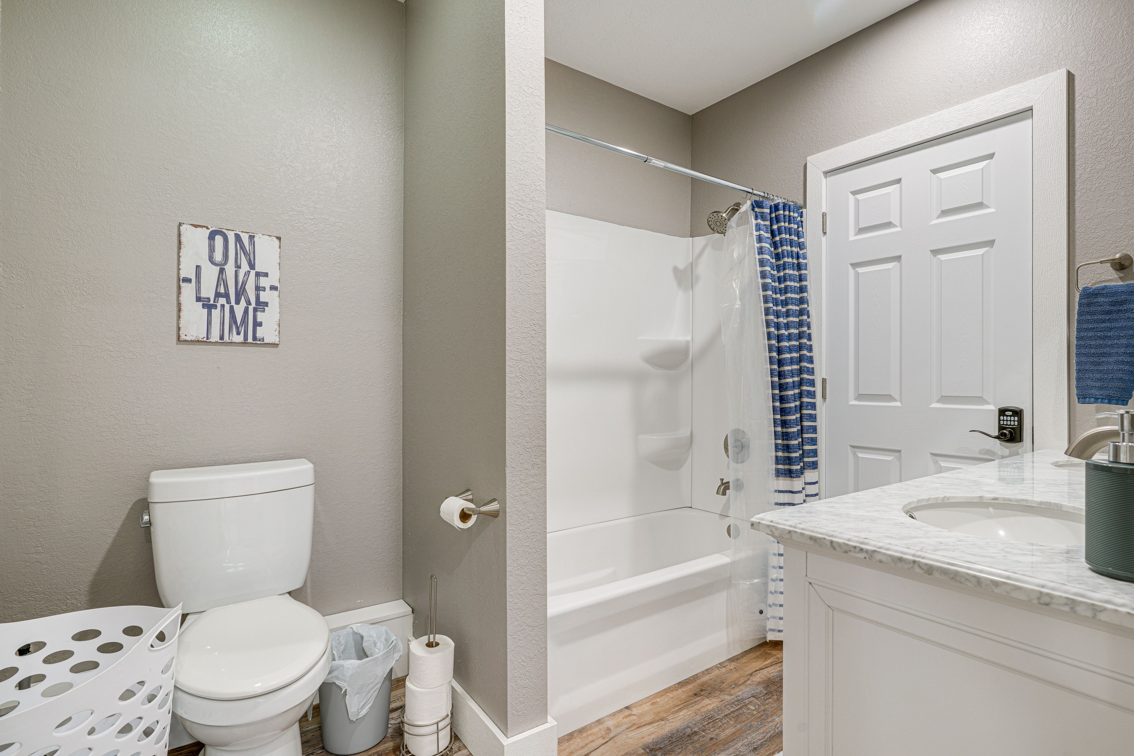Full Bathroom