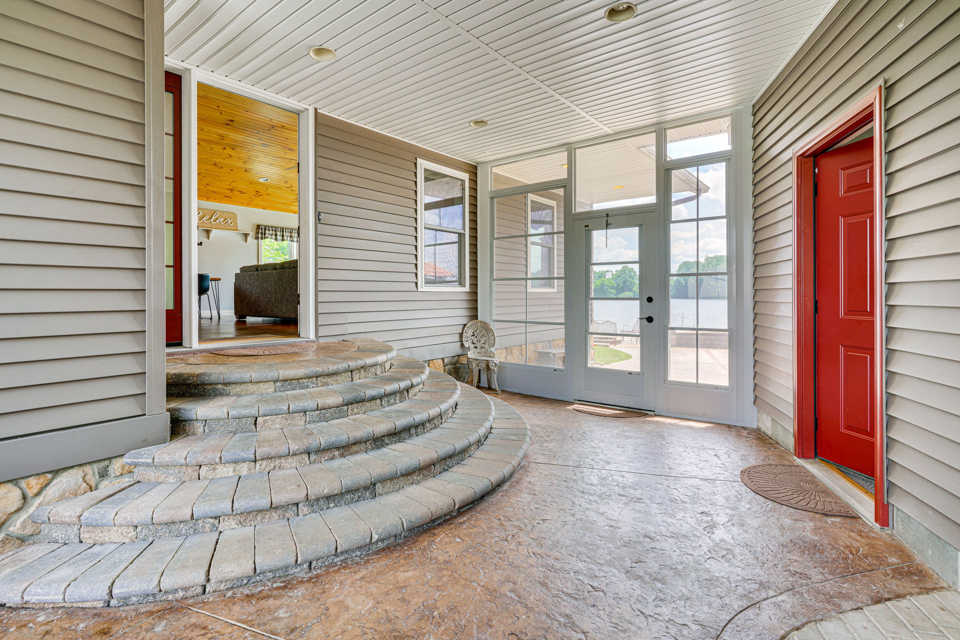 Screened Porch | Entryway