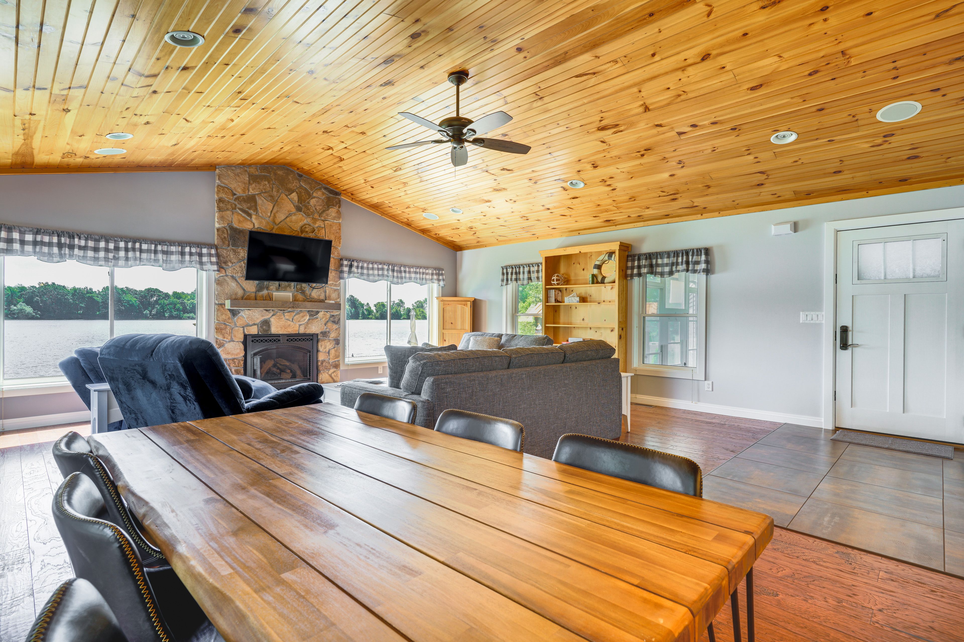 Dining Area | Dishware & Flatware Provided | Central A/C & Heat