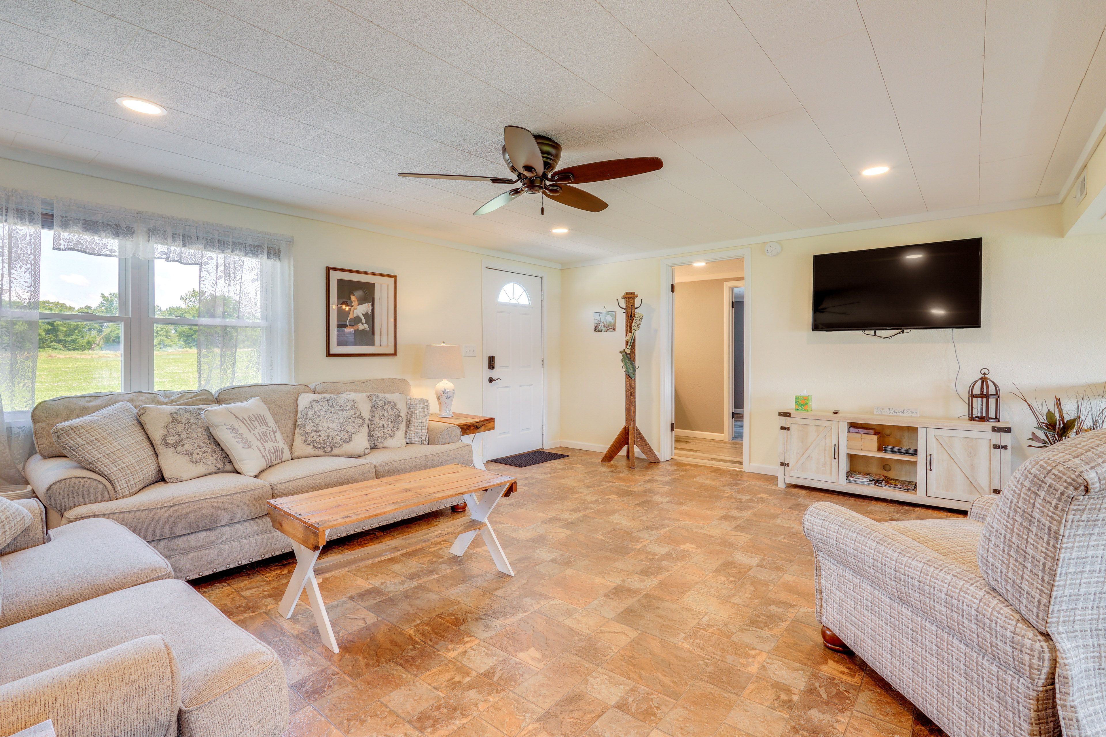 Living Room | Smart TV | Central A/C | 1st Floor