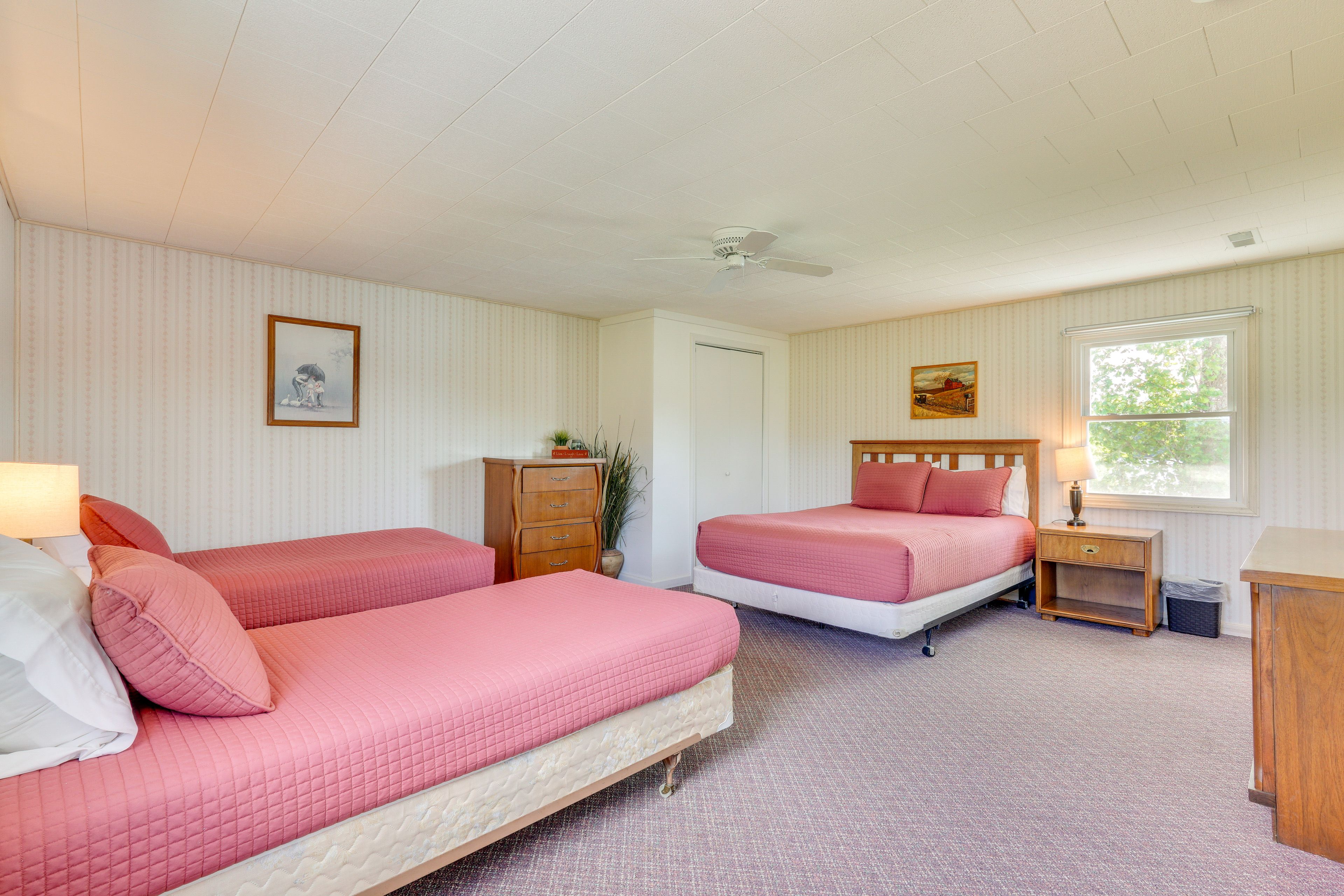 Bedroom 2 | Queen Bed | 2 Twin Beds | 2nd Floor
