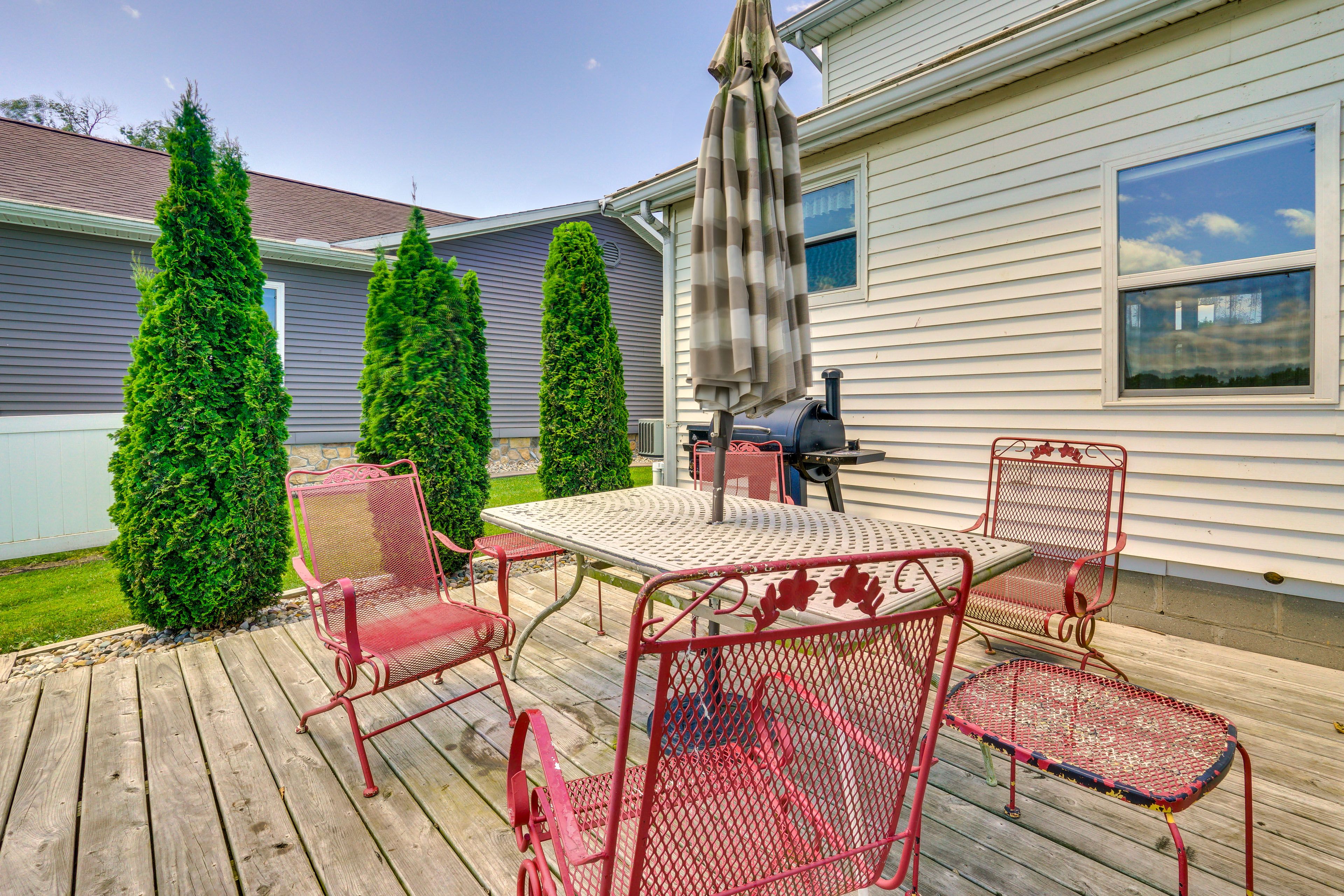Patio | Outdoor DIning Area | Grill