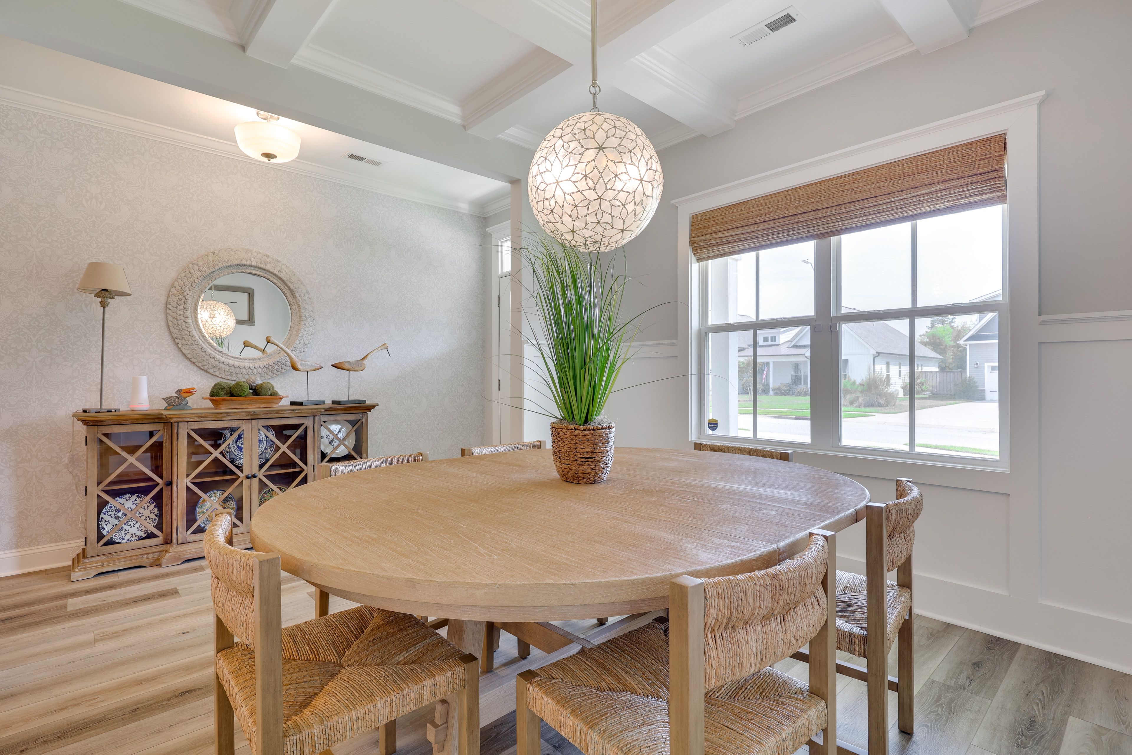 Dining Area | Dishware/Flatware Provided | 1st Floor
