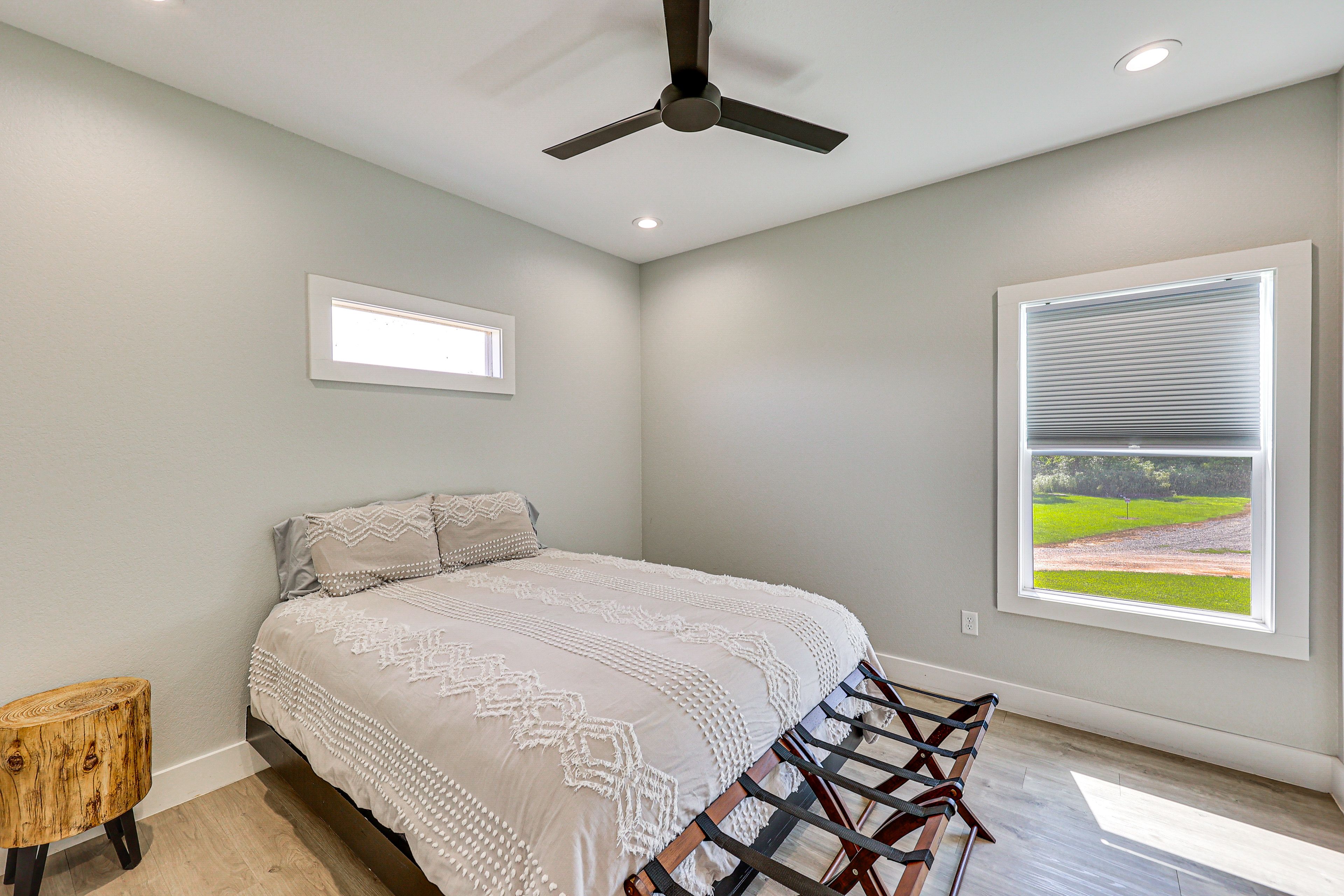 Bedroom Suite 2 | Queen Bed | 1st Floor